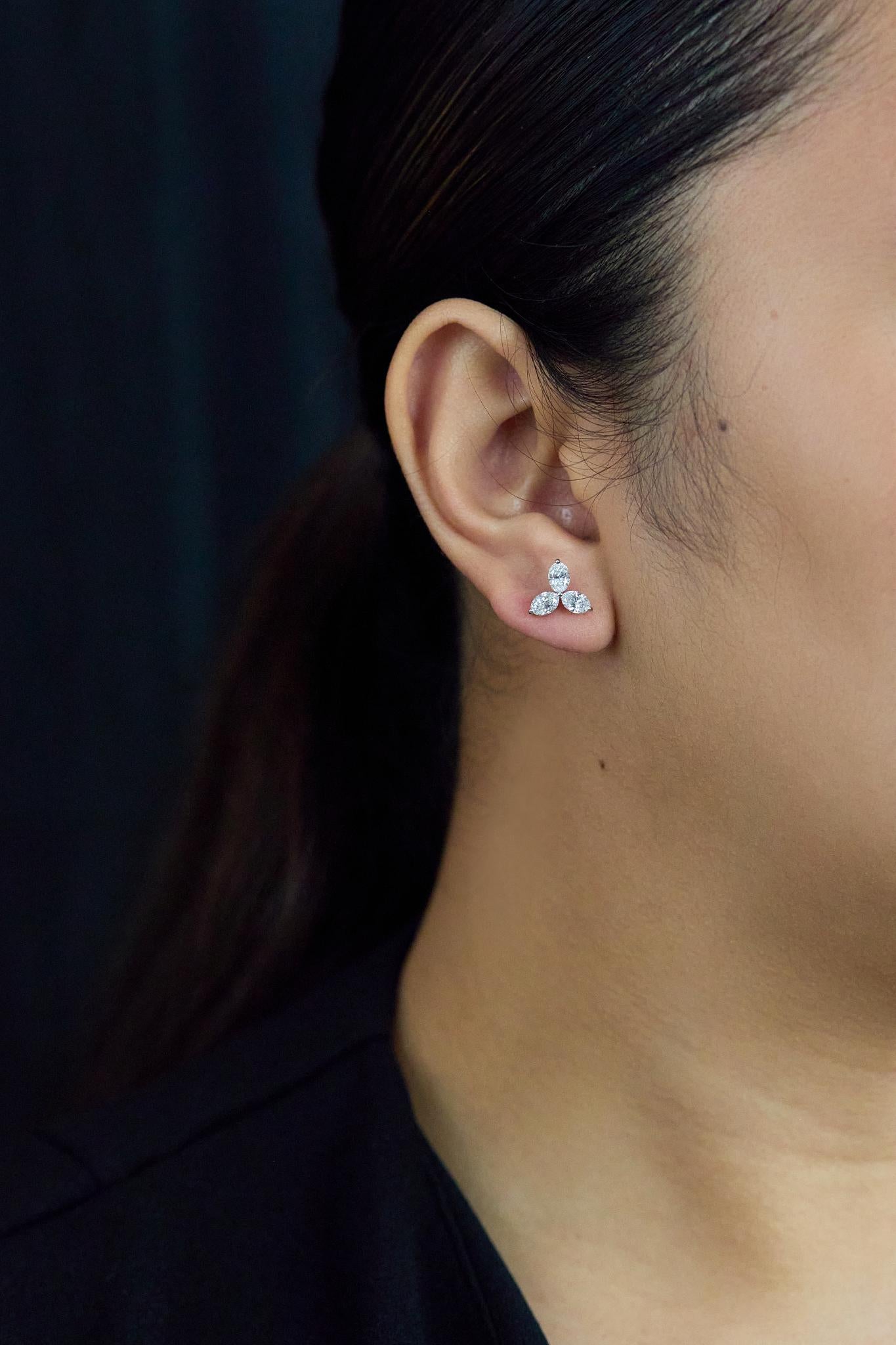 Boucles d'oreilles florales en platine avec diamant ovale de 1,55 carat Neuf - En vente à New York, NY