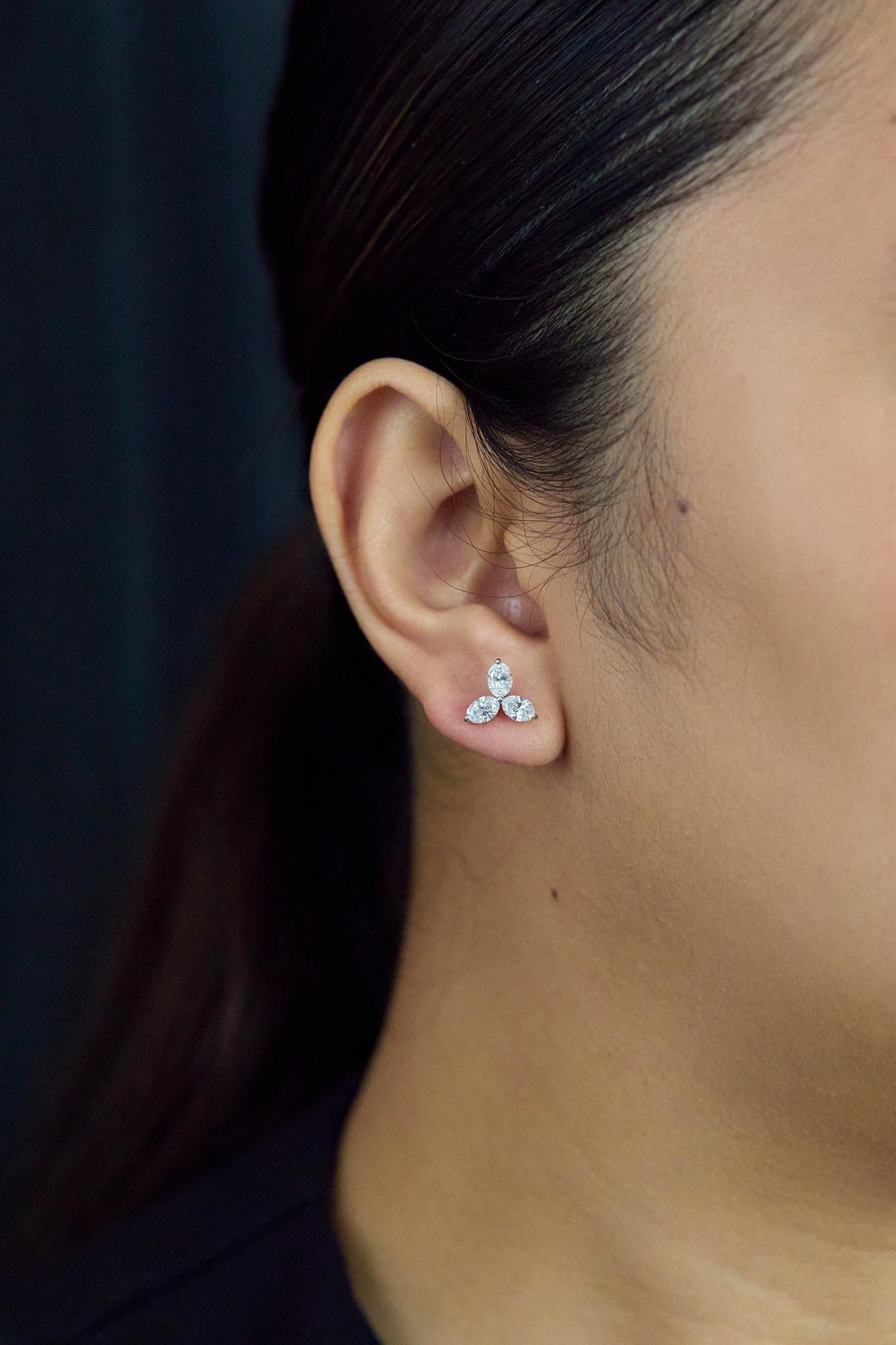 Boucles d'oreilles florales en platine avec diamant ovale de 1,55 carat Pour femmes en vente