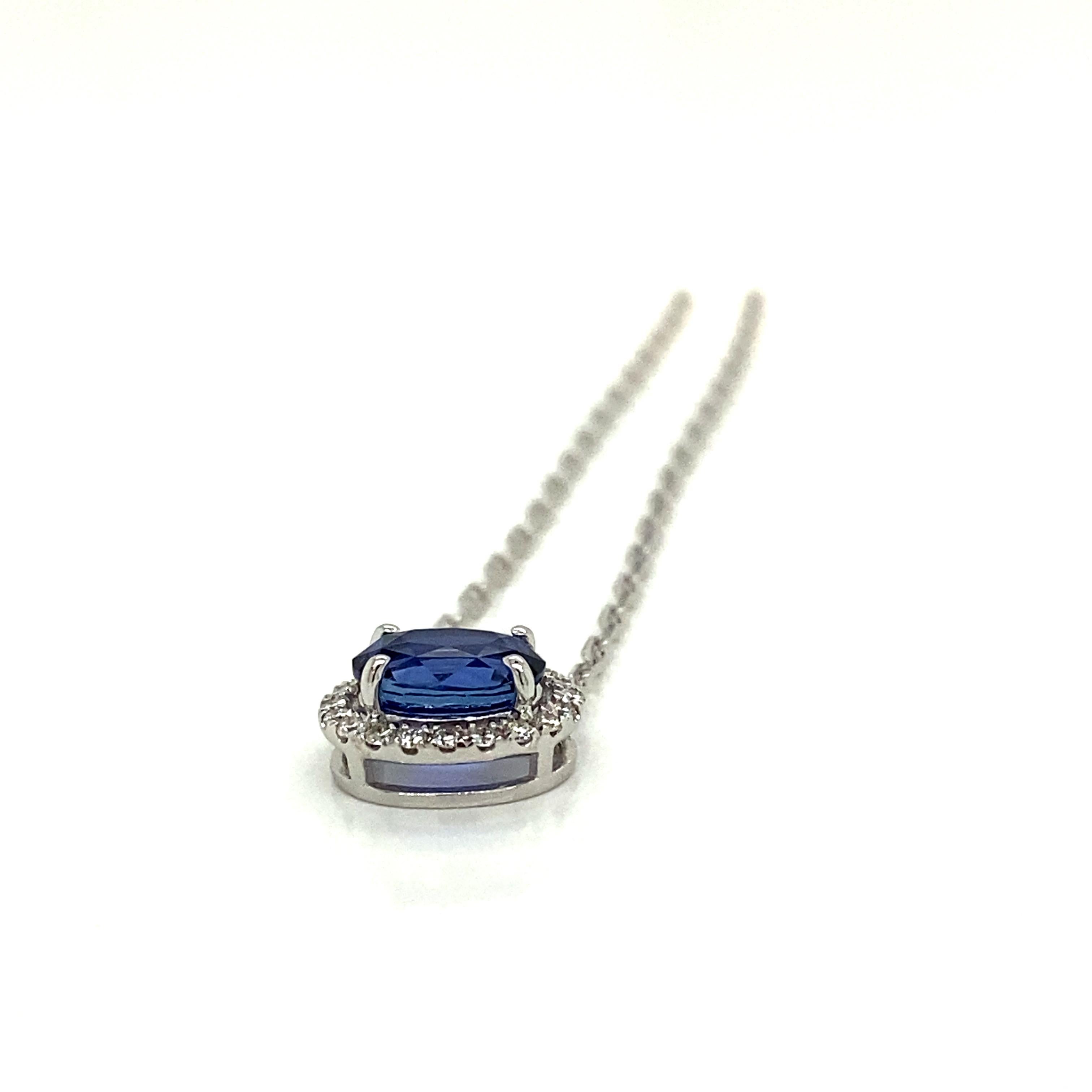 1.55 Carat Oval-Cut Vivid Blue Sapphire and White Diamond Pendant Necklace In New Condition For Sale In Hong Kong, HK