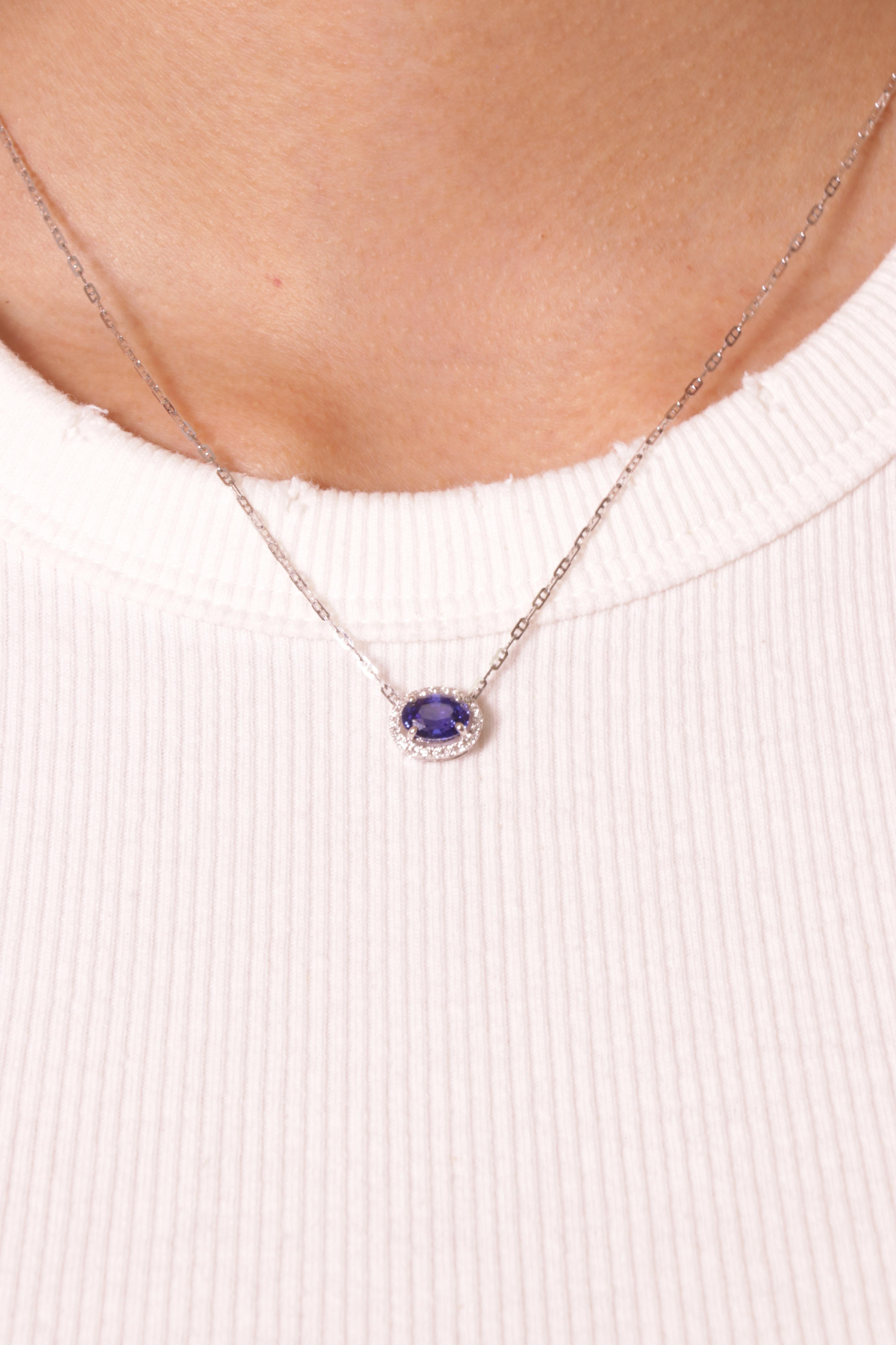 Collier pendentif en saphir bleu vif taille ovale 1,55 carat et diamants blancs en vente 3