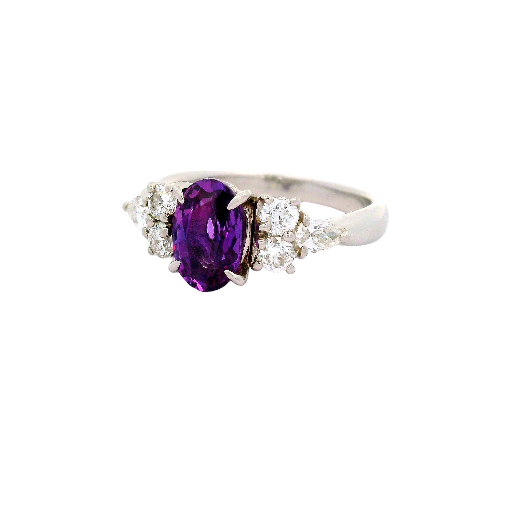 Contemporary 1.55 Carat Purple-Pink Color-Change Sapphire Diamond Platinum Ring For Sale