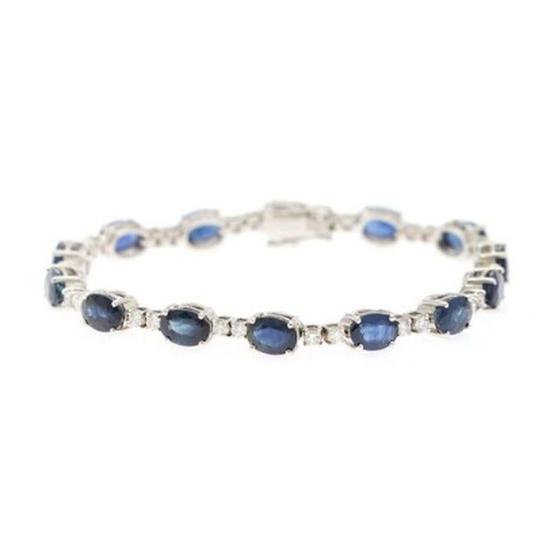 A fantastic Tennis Bracelet set with 14 oval sapphires for a total of 15.55 carats alternating with 28 round brilliant-cut diamonds totaling 1.24 carats
18 Karat White Gold
17 cm long