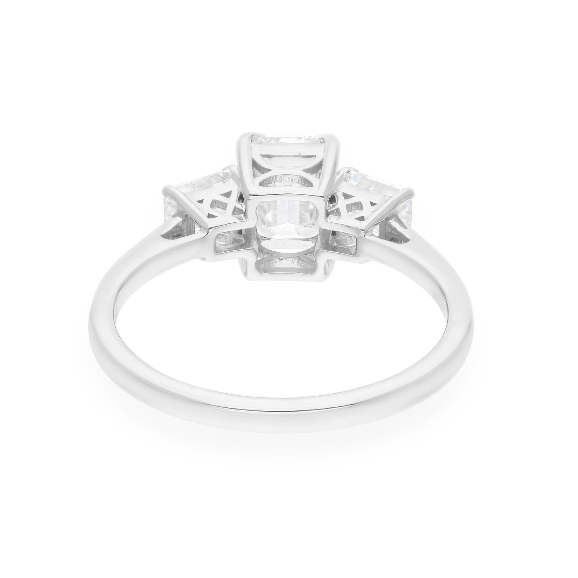 Anillo de diamantes talla esmeralda SI/H de 1,55 quilates Joyas de oro blanco de 18 quilates en Nuevo estado para la venta en Diera, Dubai