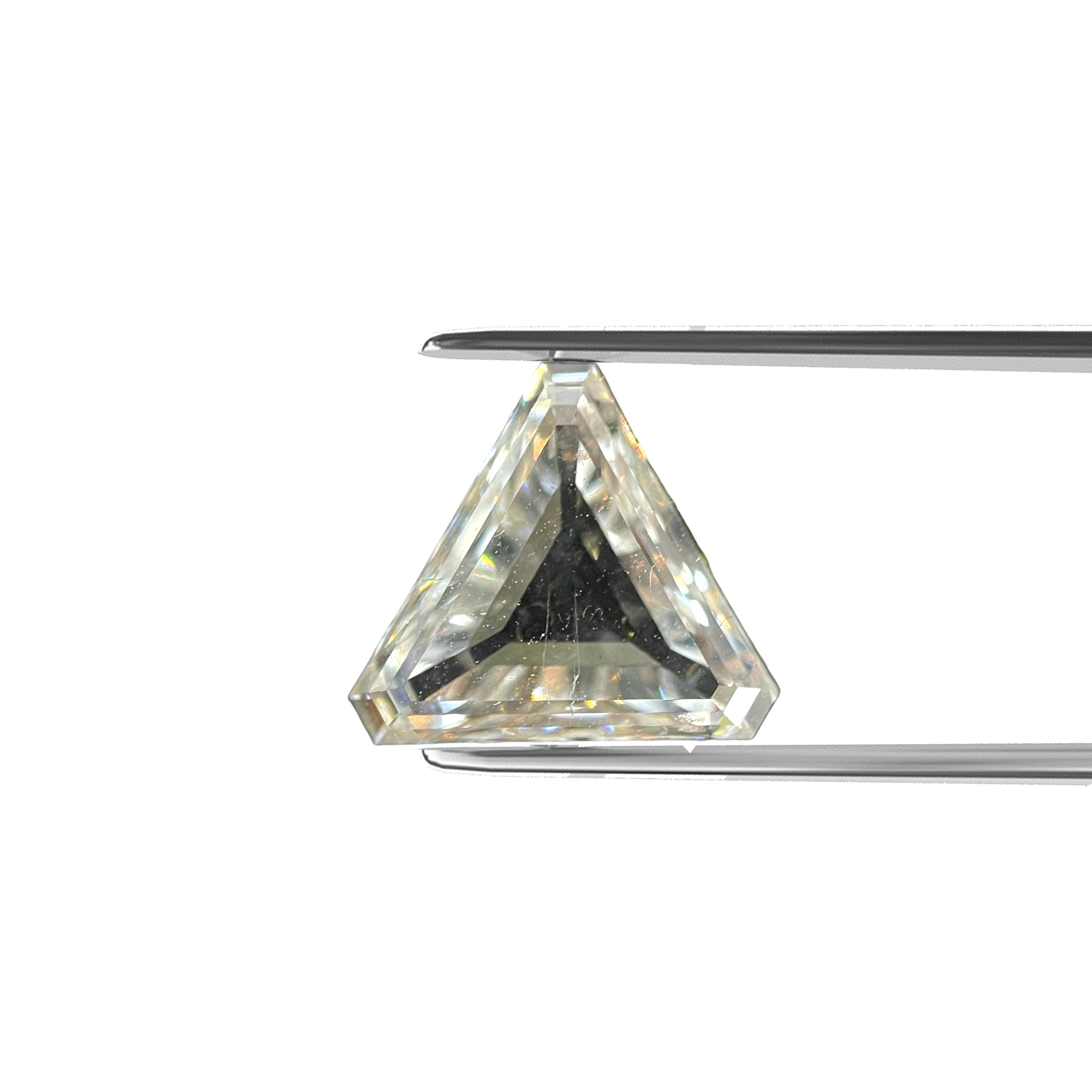 ITEM DESCRIPTION

ID #:NYC56244
Stone Shape:	CUT-CORENRED TRIANGULAR STEP
Diamond Weight:	1.55ct
Clarity:	SI1
Color:	I
Cut:	Excellent
Measurements:8.09 x 9.53 x 2.68 mm
Depth %:	28.2%
Table %:	72%
Symmetry: Excellent
Polish: Excellent
Fluorescence: