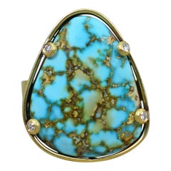 Anillo solitario de turquesa de montaña de 15,5 quilates y diamantes de 18 quilates