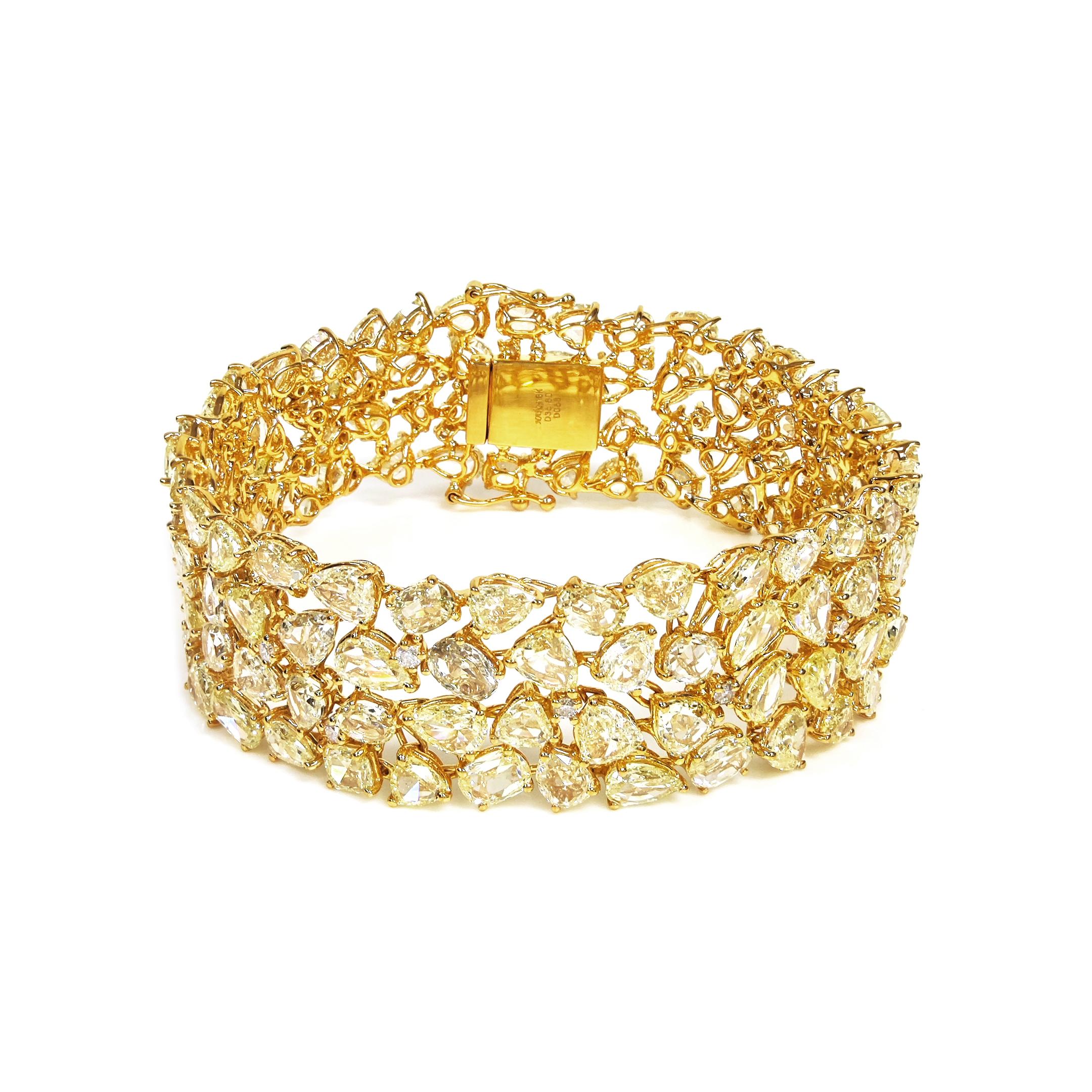 155 Carat White Diamond Yellow Gold Bracelet In New Condition For Sale In New York, NY
