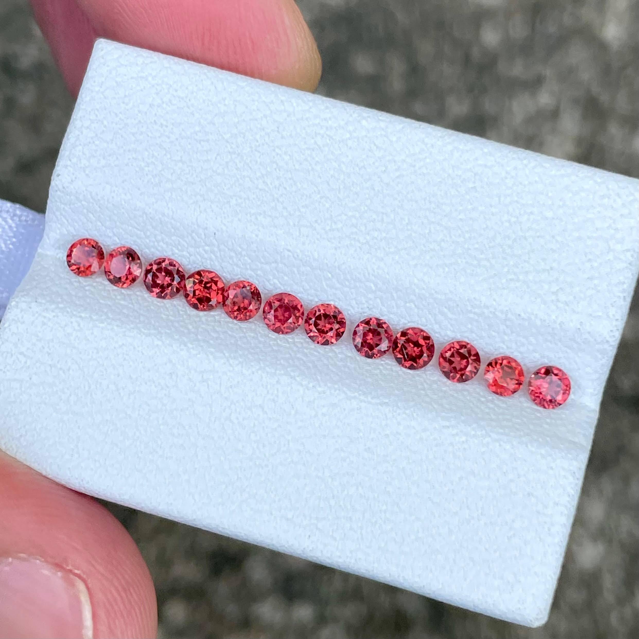 1.55 carats 12 Piece Calibrated Size Round Cut Peach Garnet Lot from Africa In New Condition In Bangkok, TH