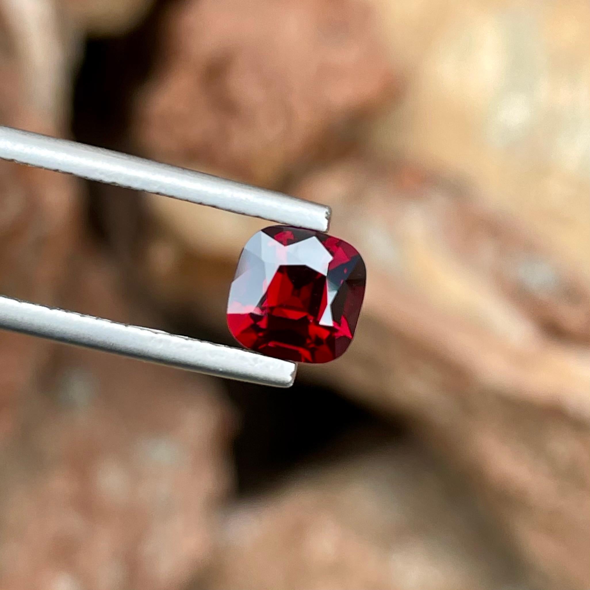 1.55 Carats Deep Red Burmese Spinel Stone  Fancy Cushion Cut Natural Gemstone In New Condition For Sale In Bangkok, TH