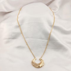 Halskette mit Anhänger in Halbmondform aus 18-karätigem Gelbgold mit einem Diamanten im Baguette-Schliff von 1,55 Karat