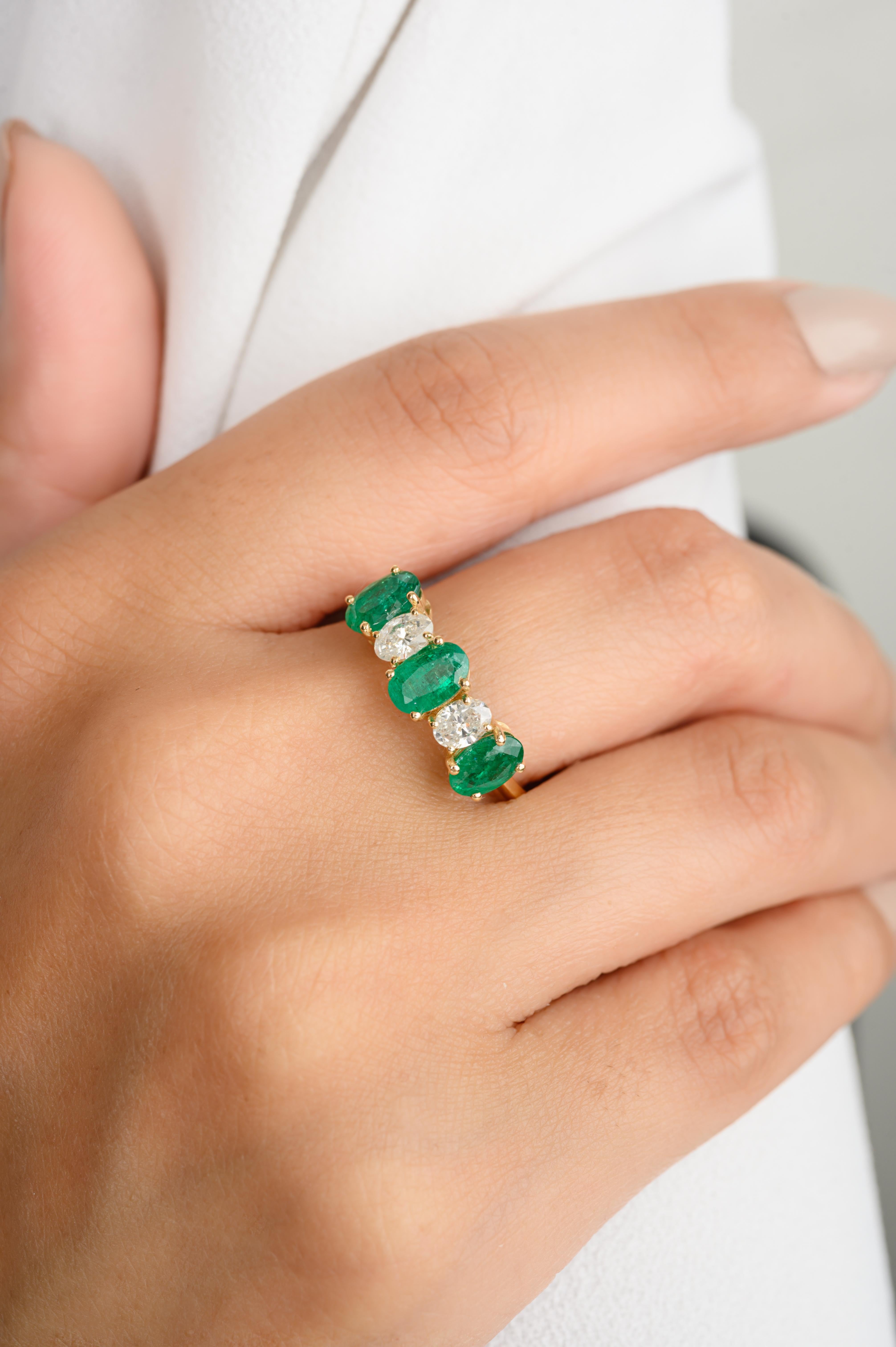 For Sale:  1.55 Carats Oval Emerald Diamond Wedding Band Ring in 18k Solid Yellow Gold 2