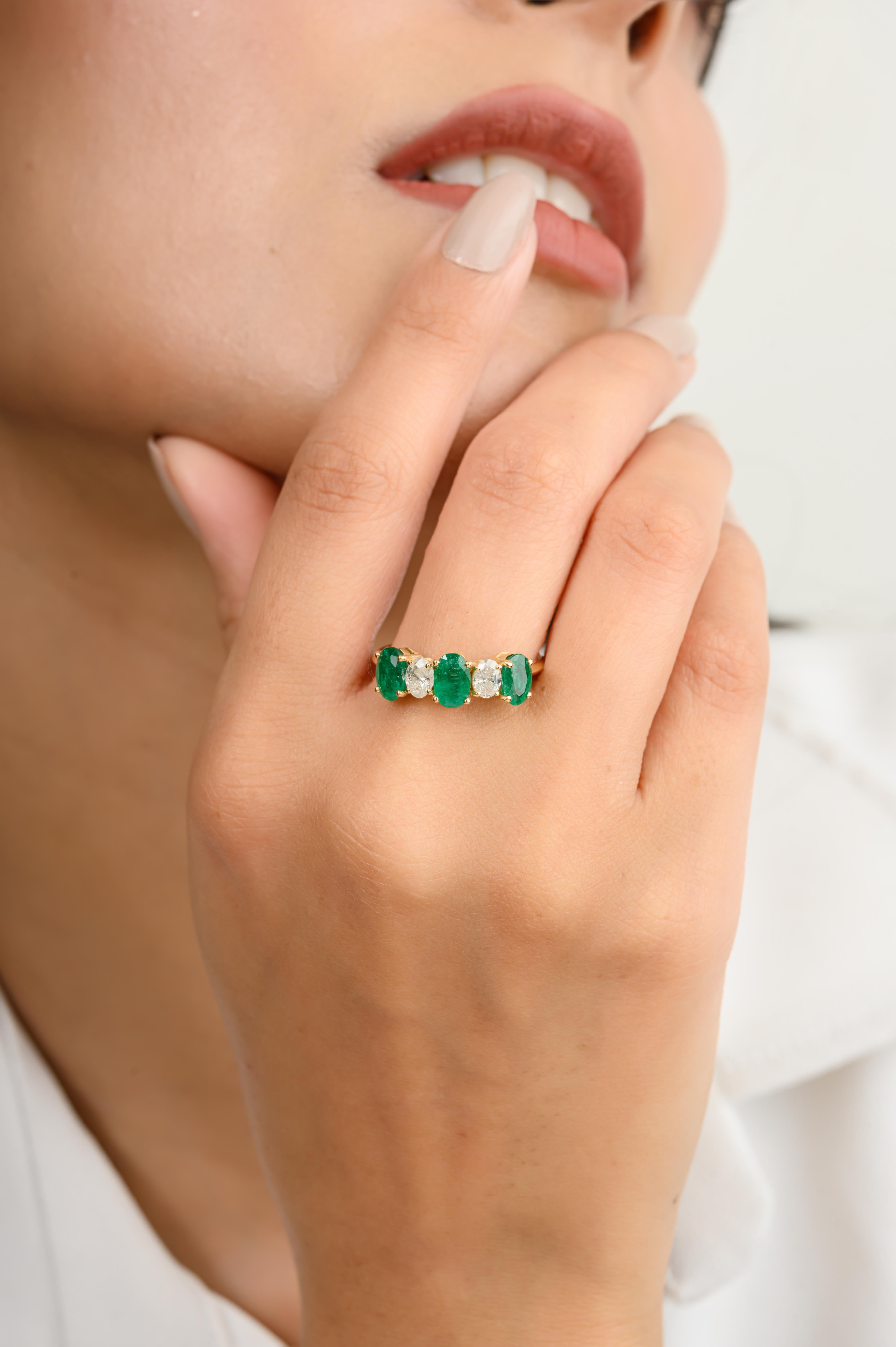 For Sale:  1.55 Carats Oval Emerald Diamond Wedding Band Ring in 18k Solid Yellow Gold 7