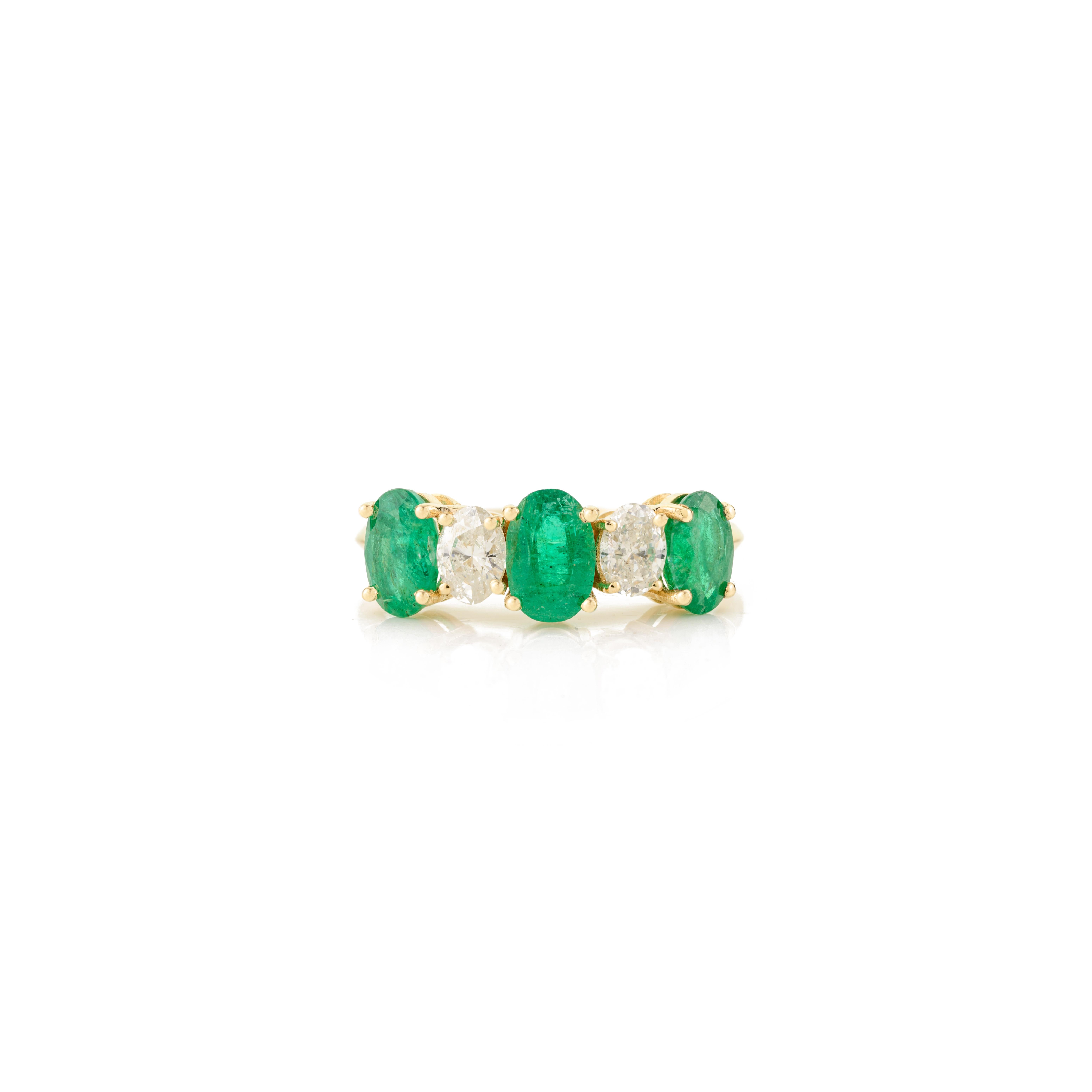 For Sale:  1.55 Carats Oval Emerald Diamond Wedding Band Ring in 18k Solid Yellow Gold 8