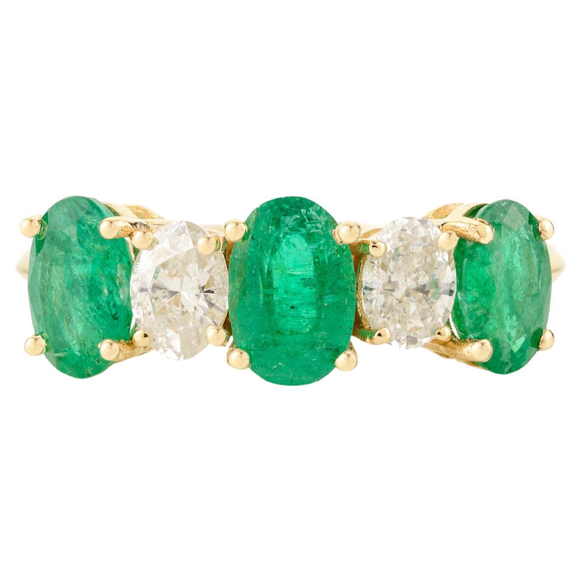 Anillo de boda con diamante esmeralda oval de 1,55 quilates en oro amarillo macizo de 18 quilates