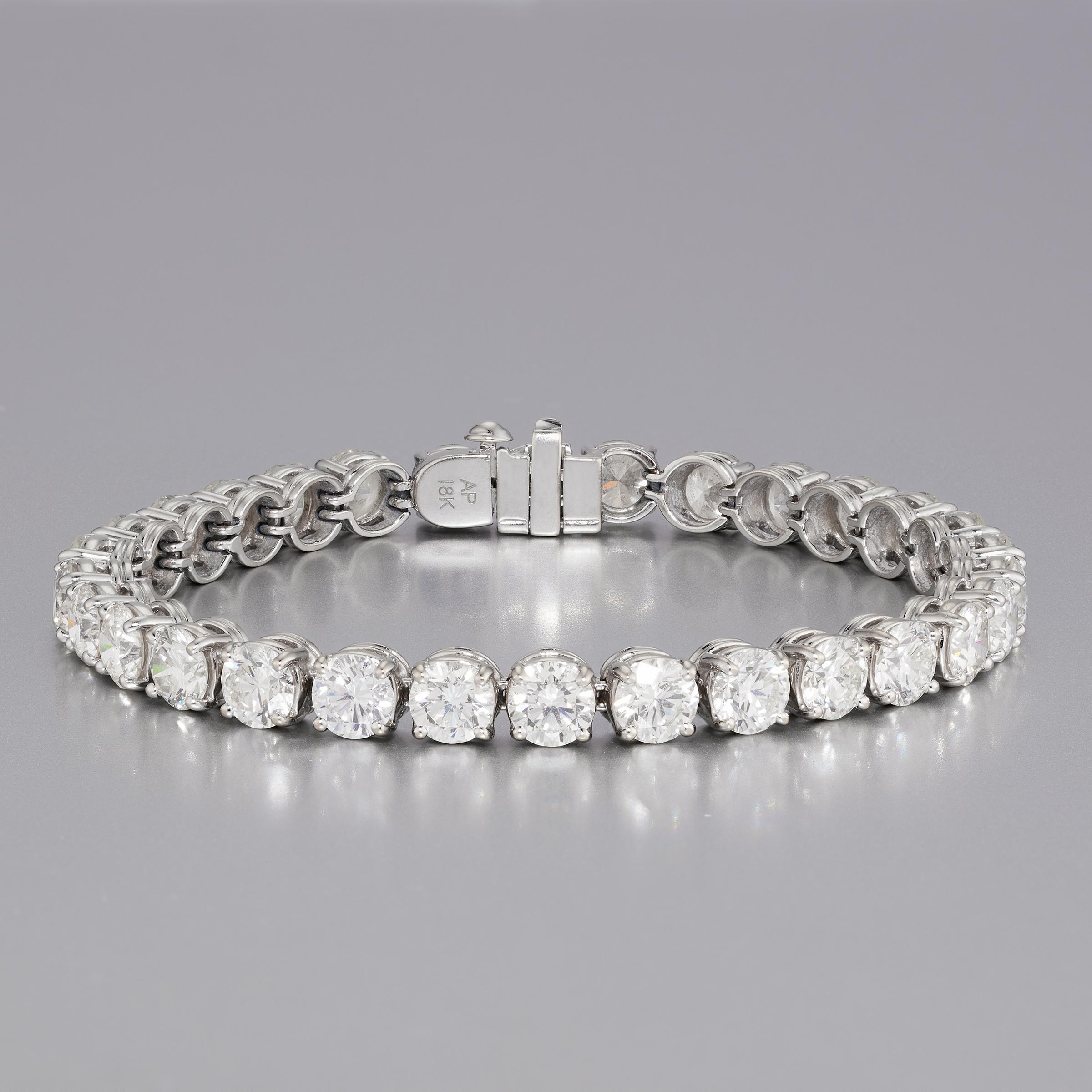 Taille brillant Bracelet tennis en or 18 carats avec diamants ronds brillants de 15,5 carats et 0,5+ carat chacun en vente