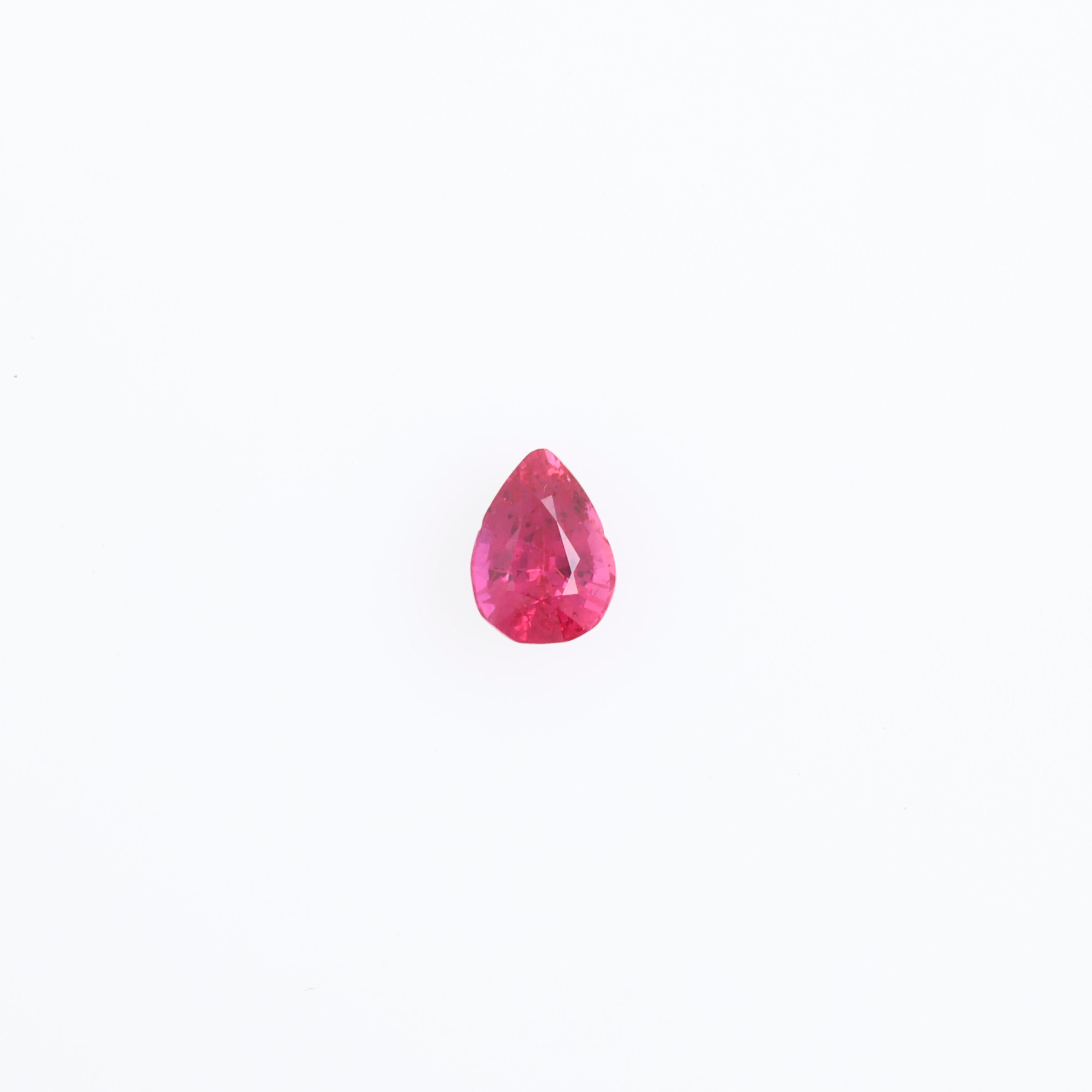 1.55 carats
Beautiful pear shape
Unheated pigeon blood ruby
Duo function of ring and pendant
Strong fluorescense
Guild certified