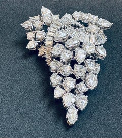 Alfiler / colgante de platino con diamantes pera, redondos y baguette de 15,5ct Calidad VS Estate