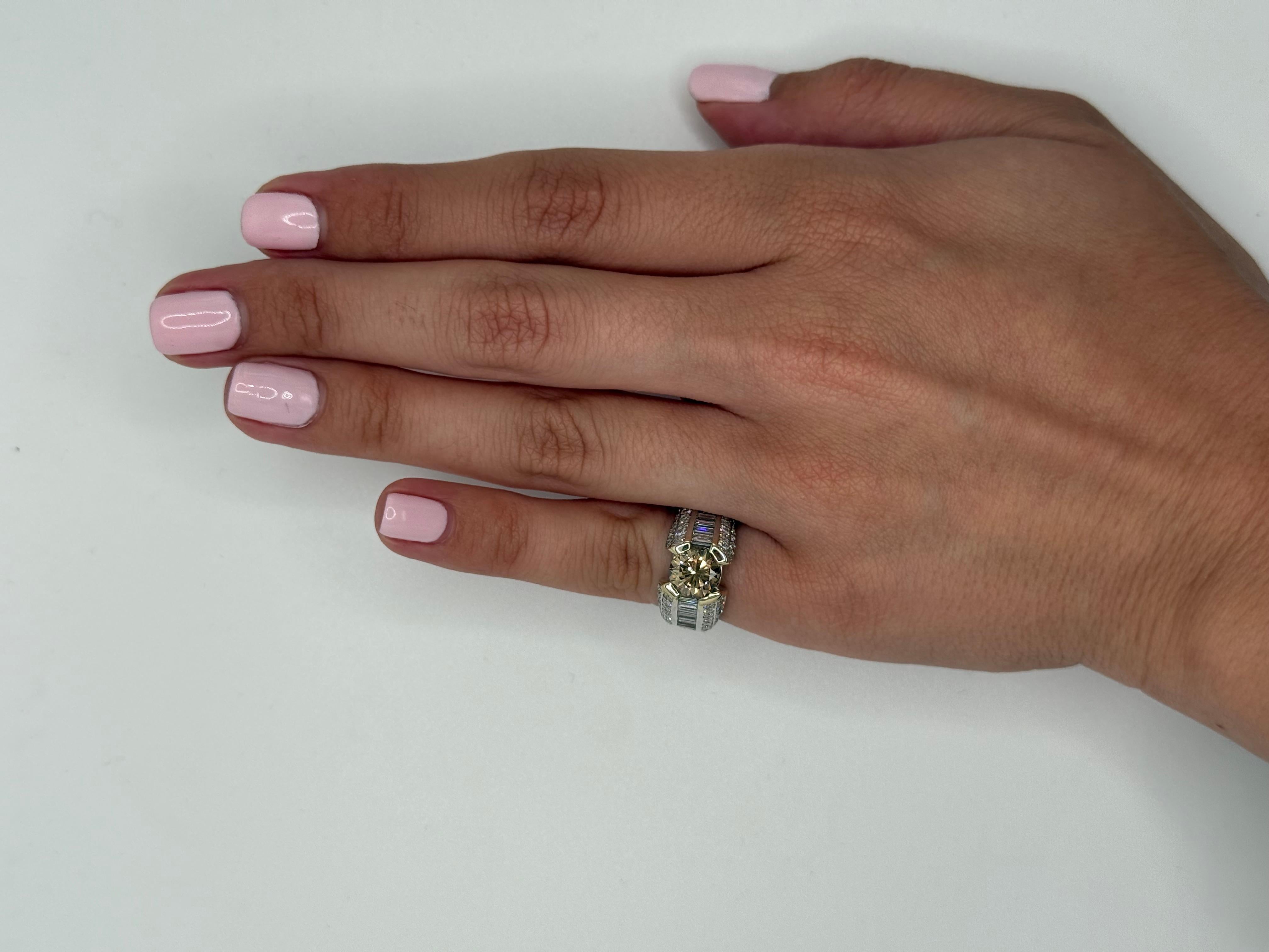 Moderno Anello moderno con diamante marrone Fancy da 1,55 carati in vendita