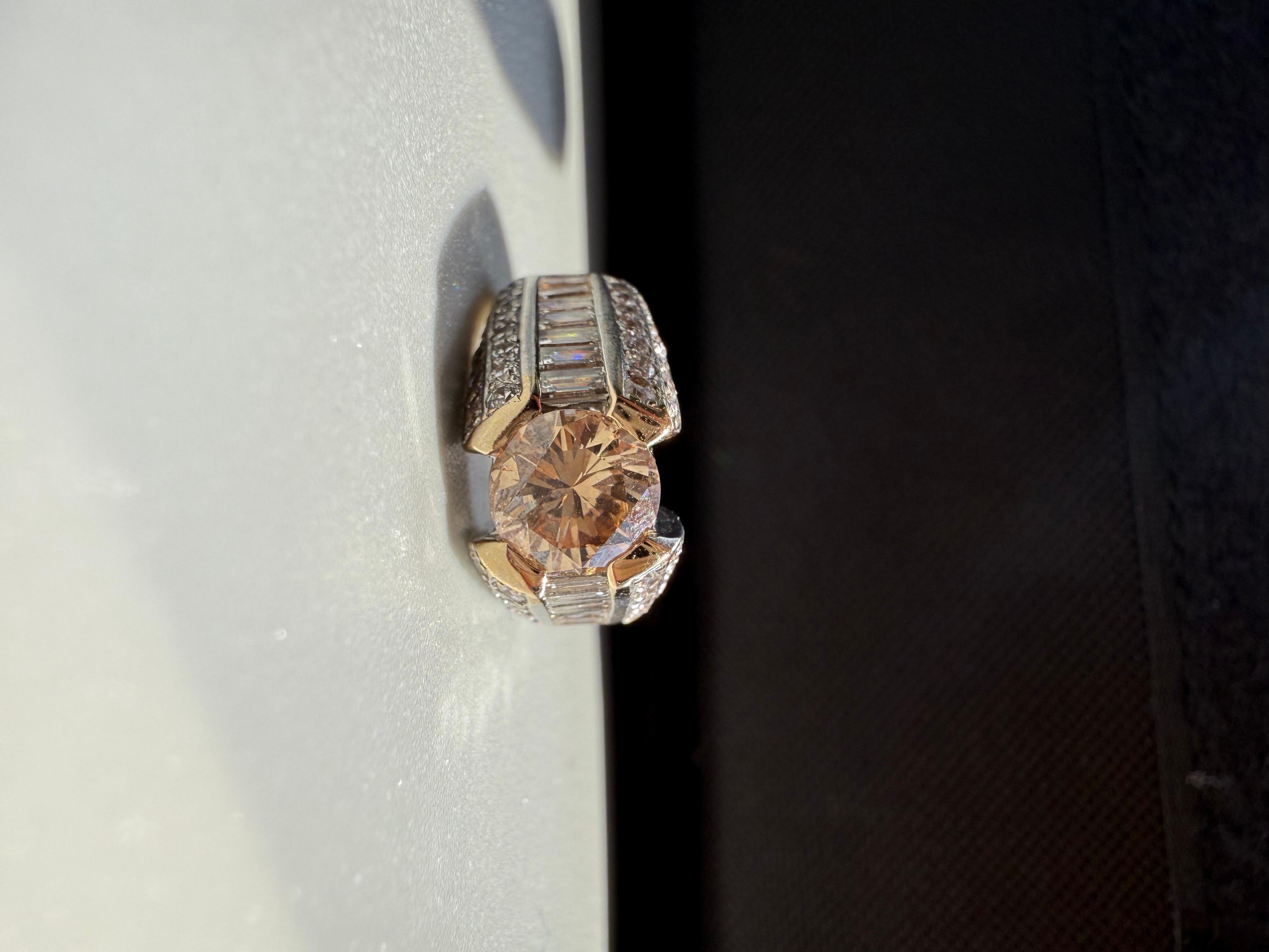 Anello moderno con diamante marrone Fancy da 1,55 carati In condizioni buone in vendita a Los Angeles, CA