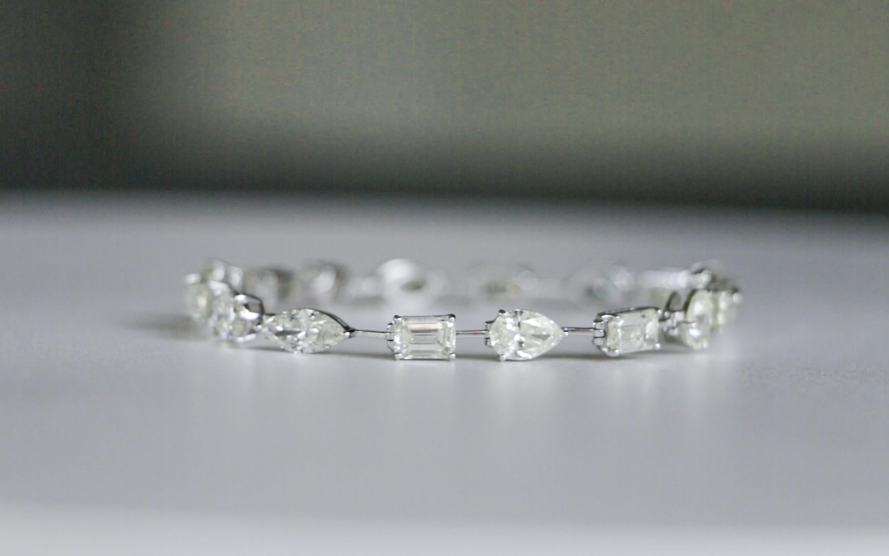 15.5 ct Fancy Cut Diamond Bracelet in 18K White Gold For Sale 6