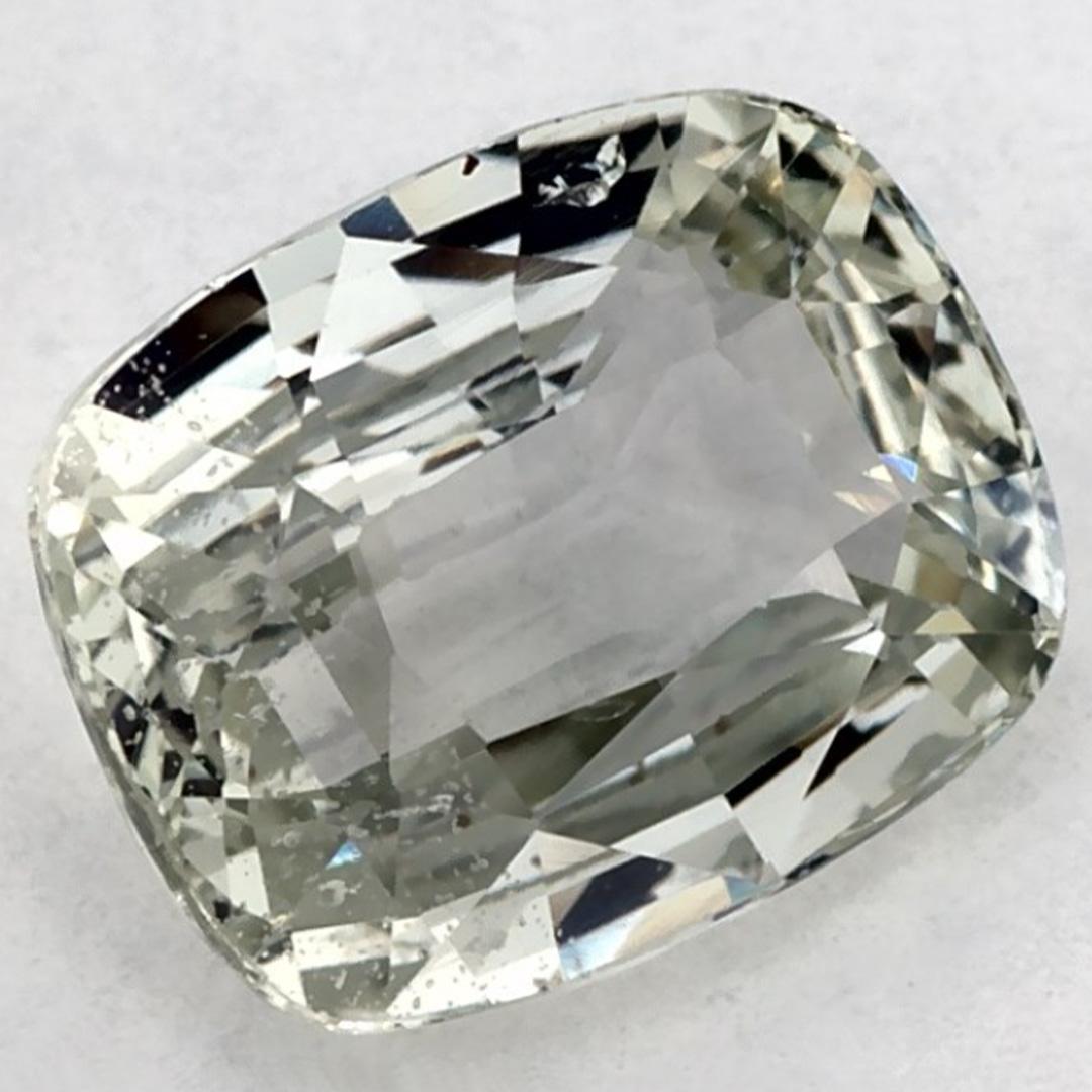 Ein sehr wertvoller September-Geburtsstein mit einer bezaubernden grünen Farbe. Man glaubt, dass sie dem Leben Glück und Reichtum bringen.

Entdecken Sie die lebendige Kollektion von Smaragden, Rubinen und Saphiren in unserem Geschäft, die als lose