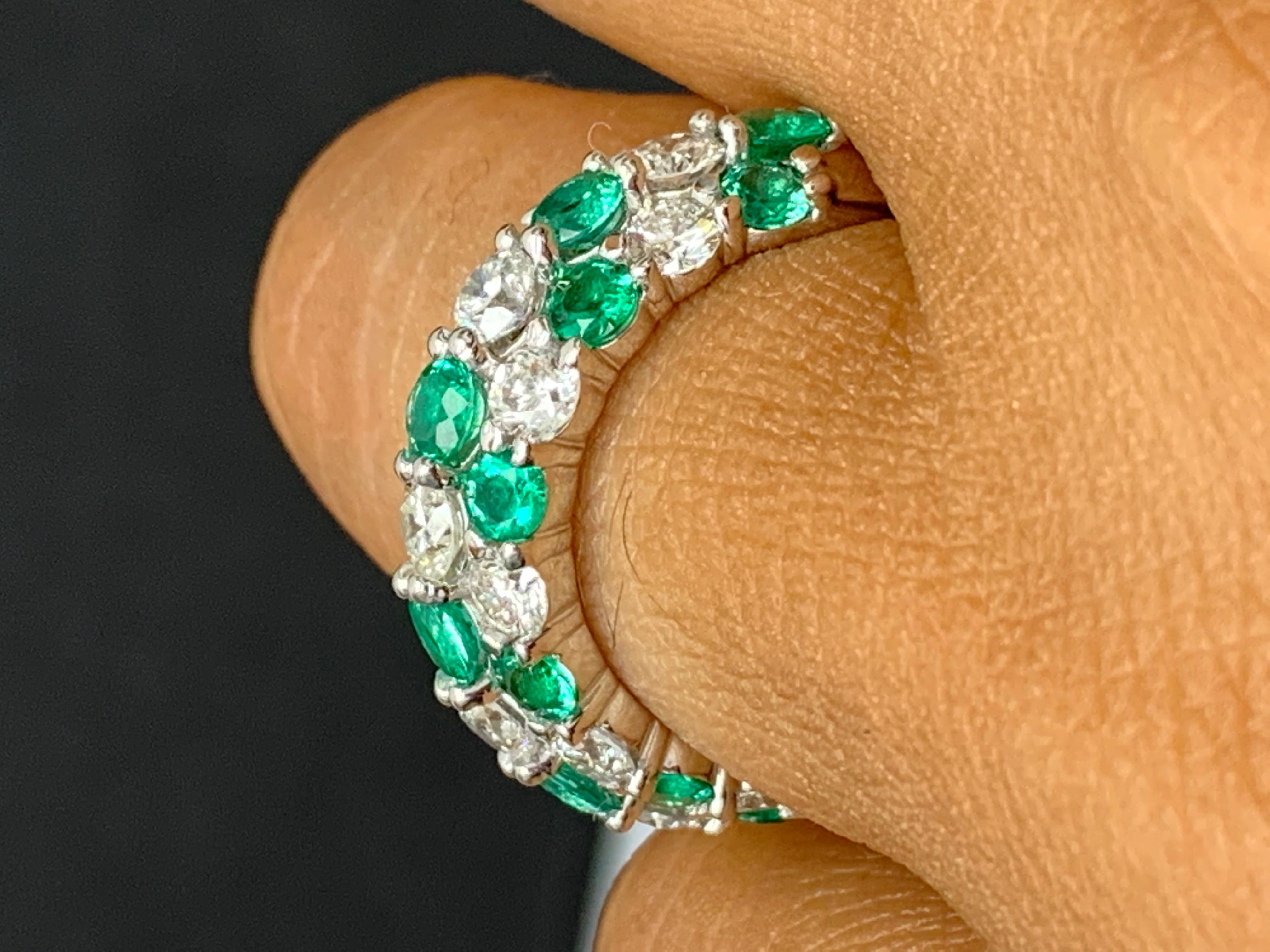 1,55 qt Esmeralda redonda y diamante Cúpula ZicZac Anillo de oro blanco de 18 quilates en venta 4