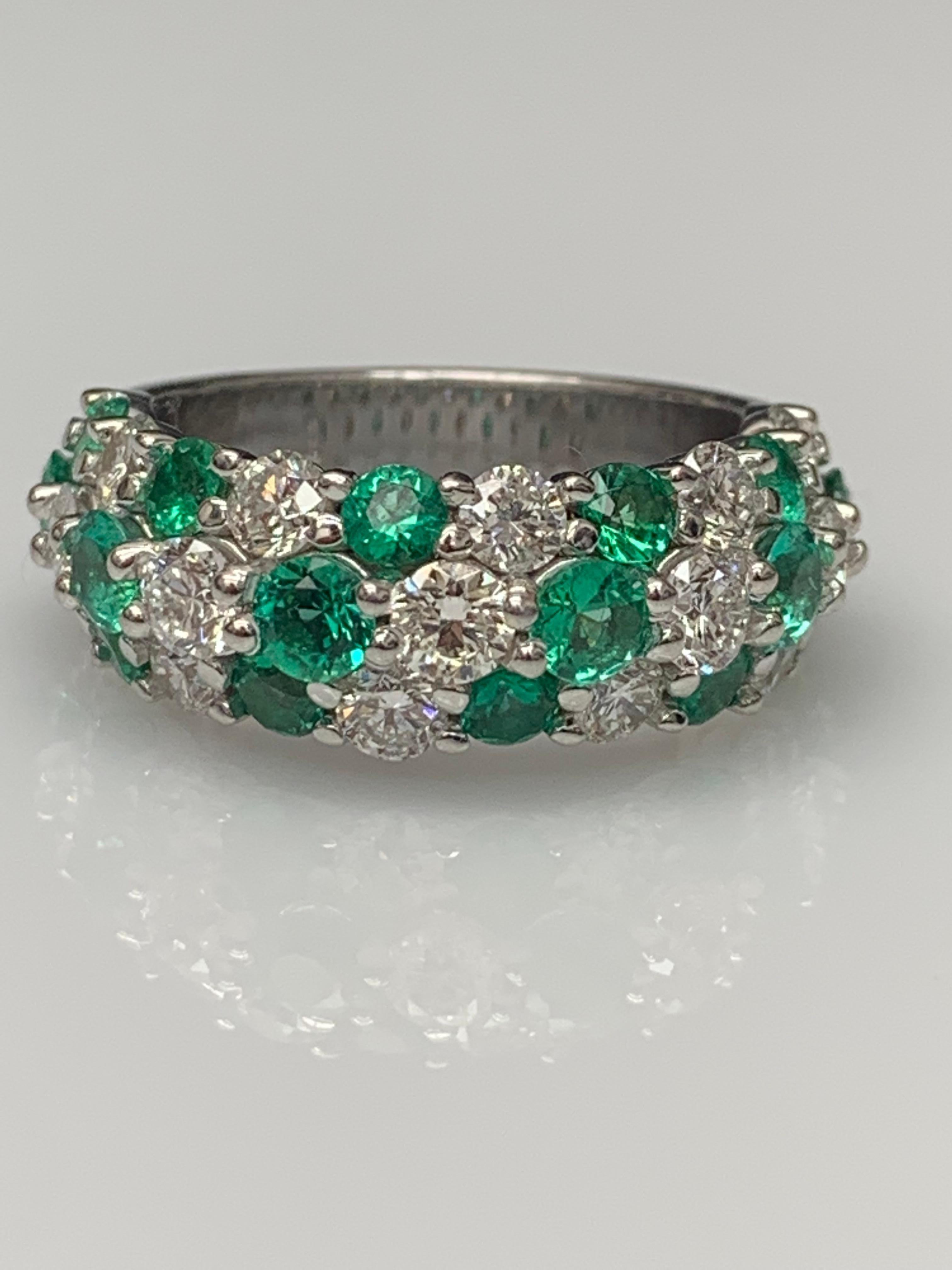 1,55 qt Esmeralda redonda y diamante Cúpula ZicZac Anillo de oro blanco de 18 quilates en venta 6