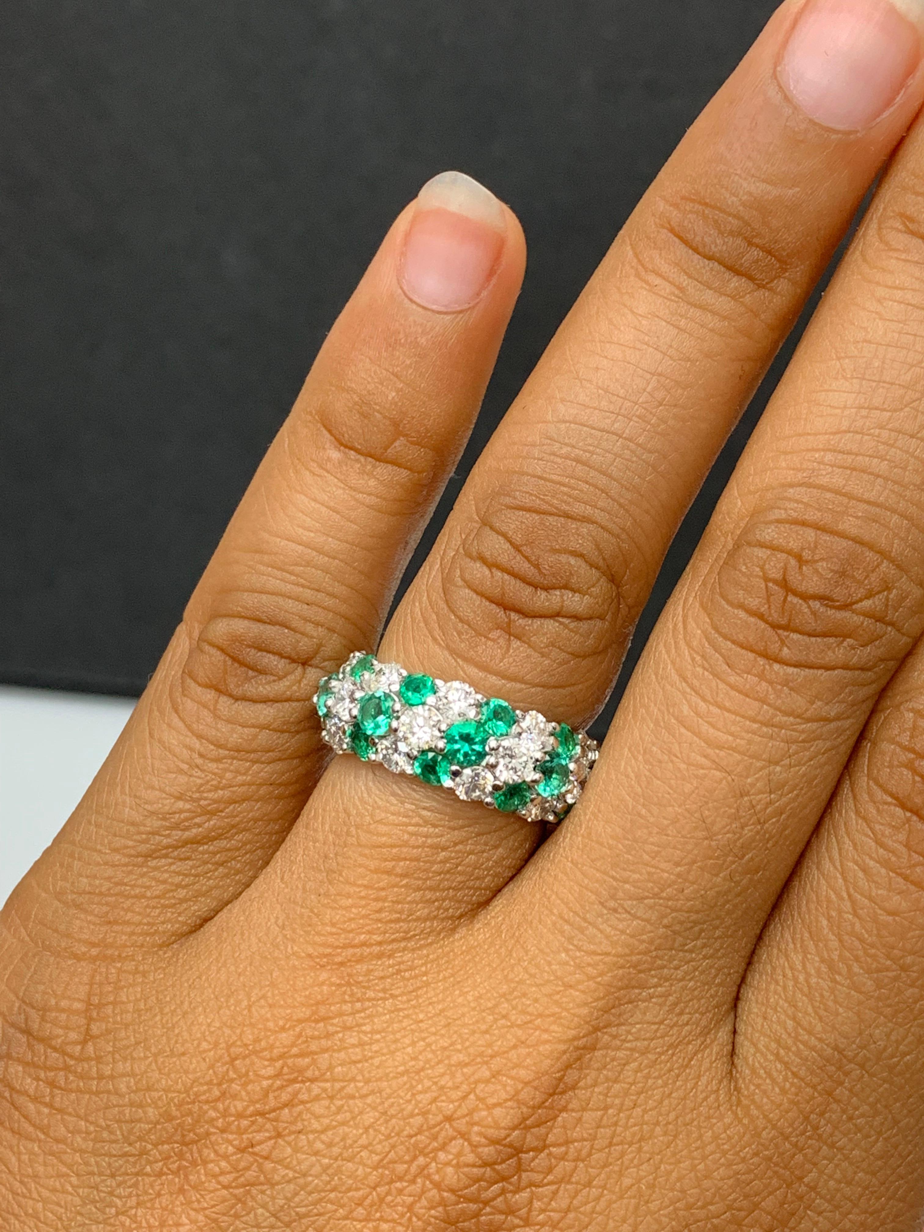 1,55 qt Esmeralda redonda y diamante Cúpula ZicZac Anillo de oro blanco de 18 quilates en venta 10