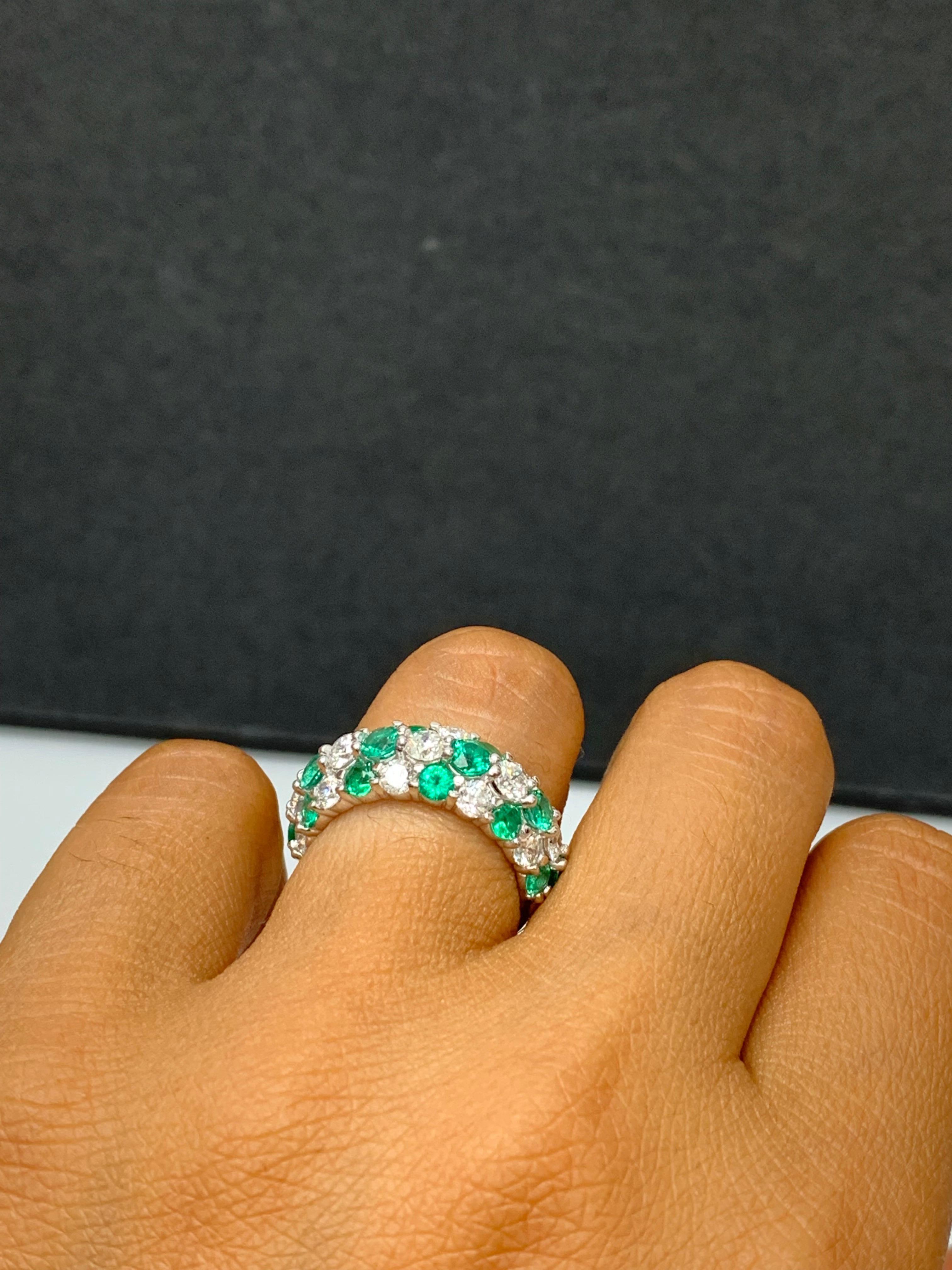 1,55 qt Esmeralda redonda y diamante Cúpula ZicZac Anillo de oro blanco de 18 quilates en venta 11