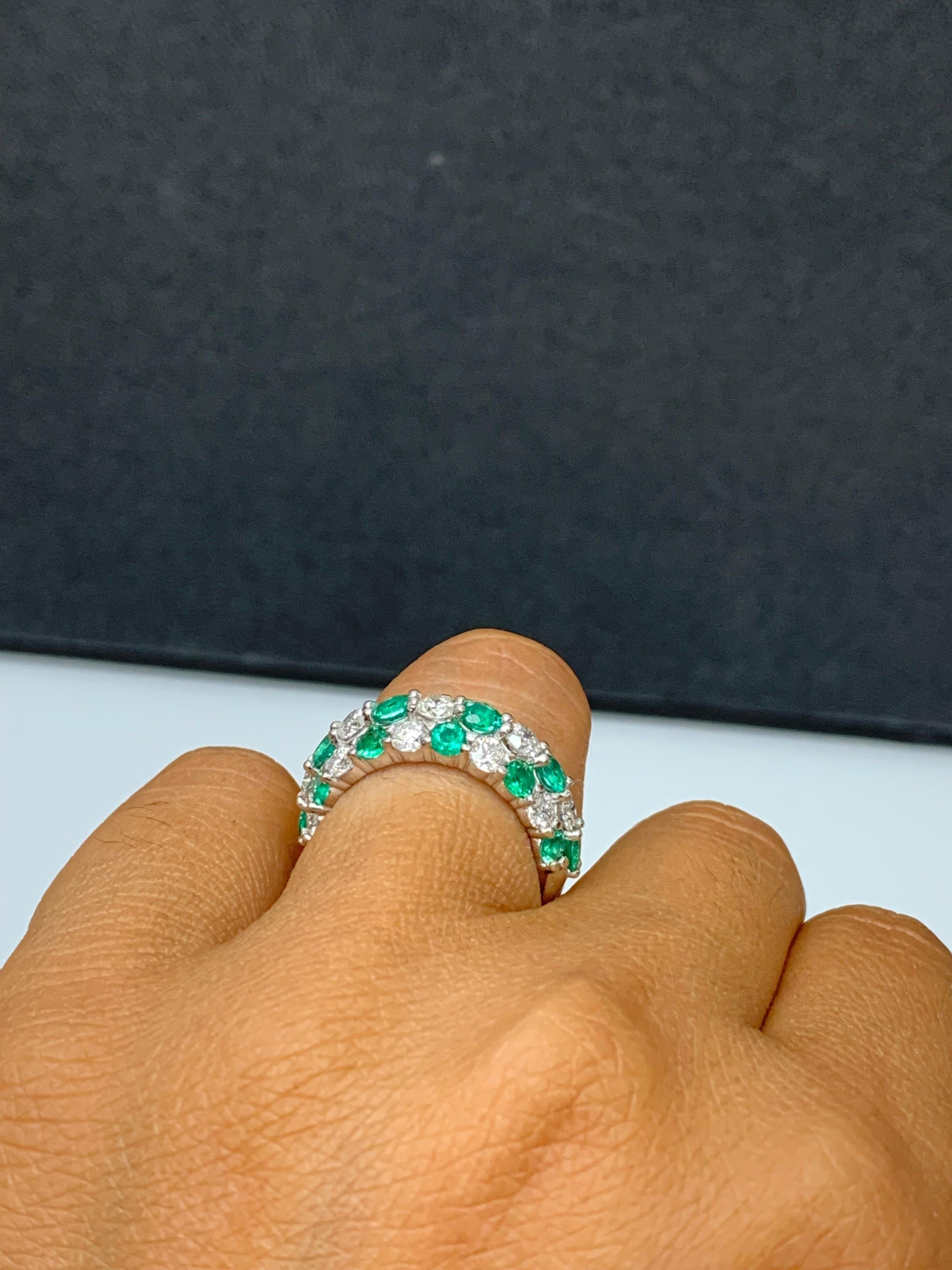 1,55 qt Esmeralda redonda y diamante Cúpula ZicZac Anillo de oro blanco de 18 quilates en venta 12