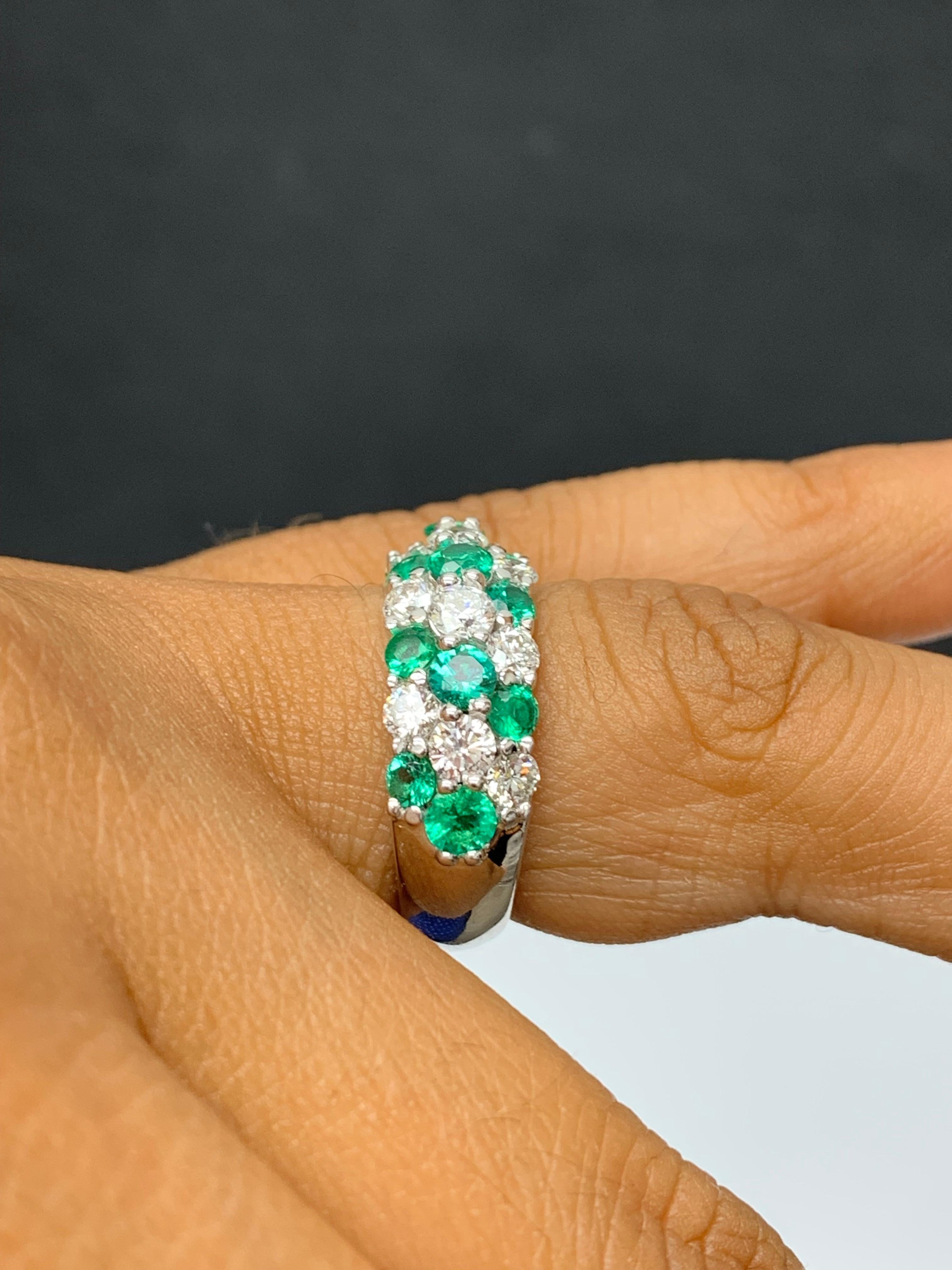 1,55 qt Esmeralda redonda y diamante Cúpula ZicZac Anillo de oro blanco de 18 quilates Corte redondo en venta