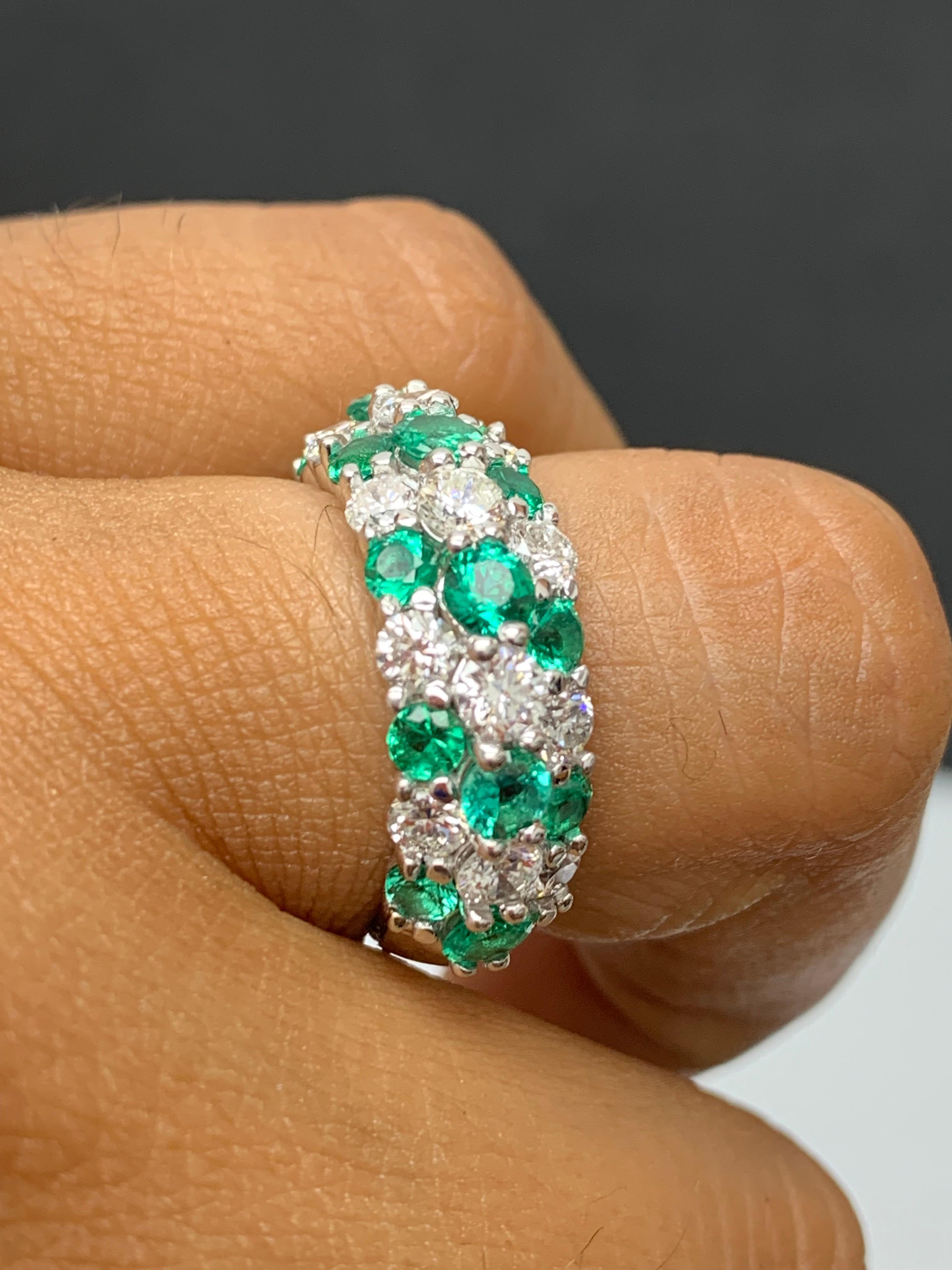 1,55 qt Esmeralda redonda y diamante Cúpula ZicZac Anillo de oro blanco de 18 quilates en venta 1