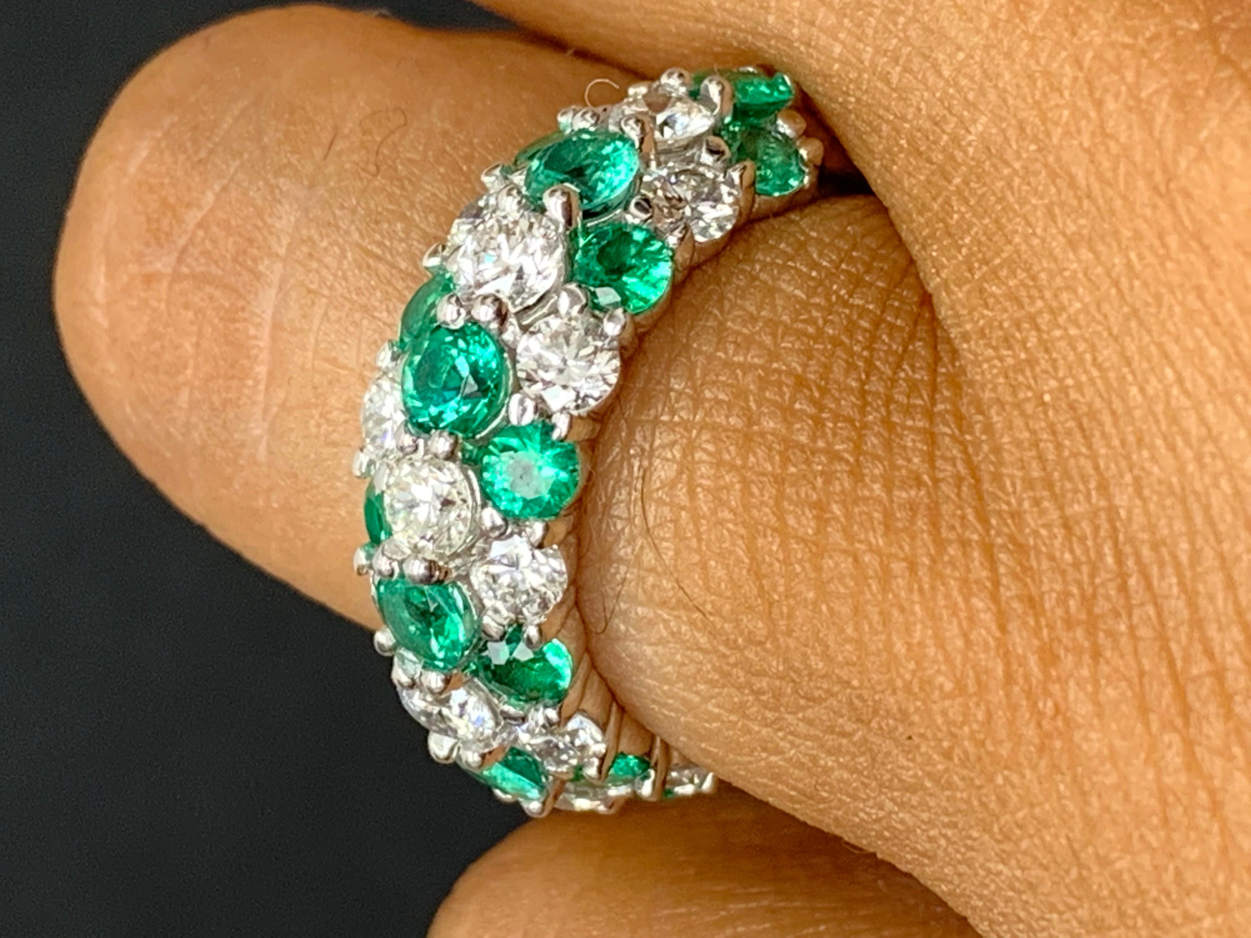 1,55 qt Esmeralda redonda y diamante Cúpula ZicZac Anillo de oro blanco de 18 quilates en venta 3