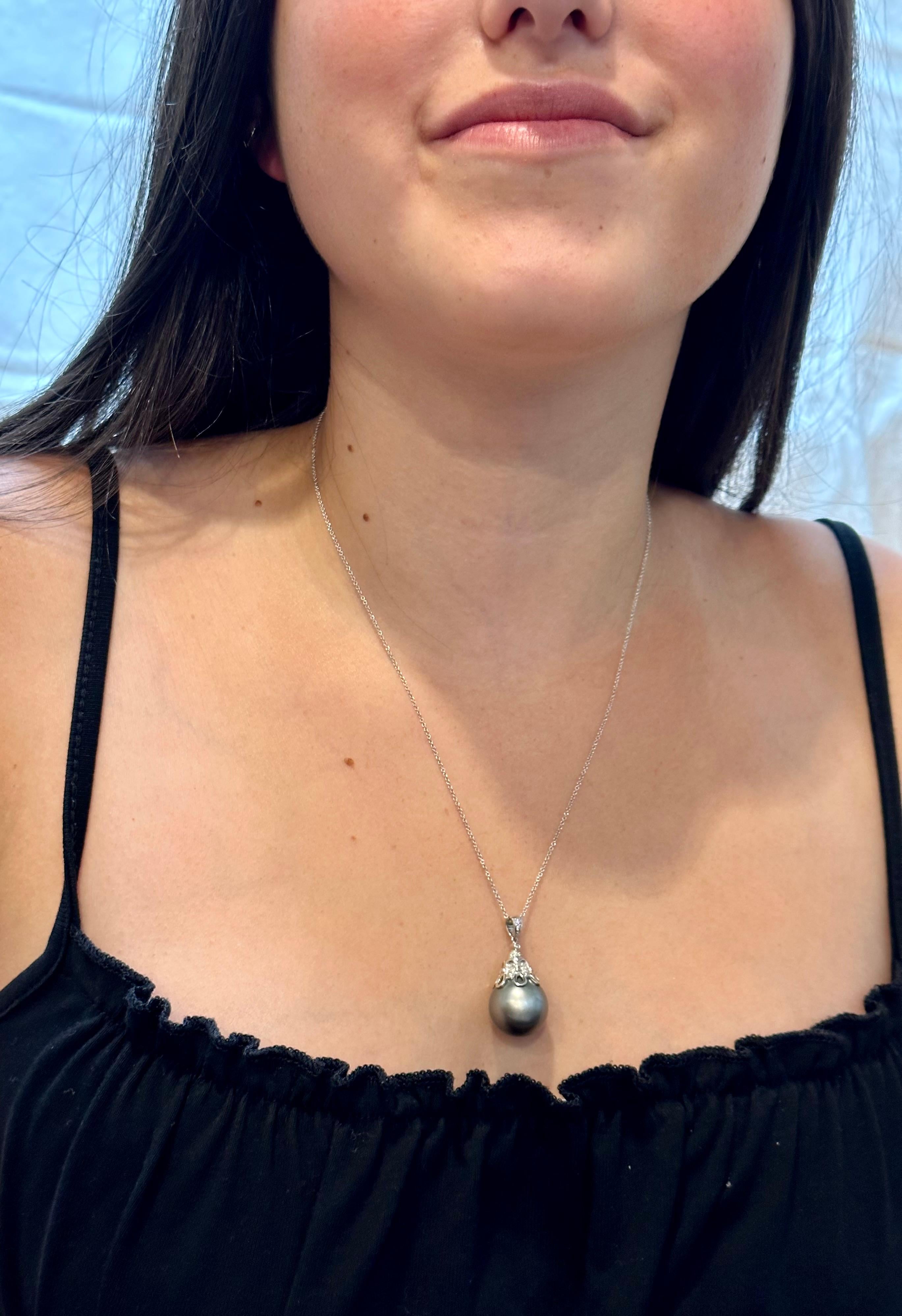 Perla nera rotonda di Tahiti da 15,5 mm e diamante in oro 18 Kt  Ciondolo + catena 14 KG in vendita 4