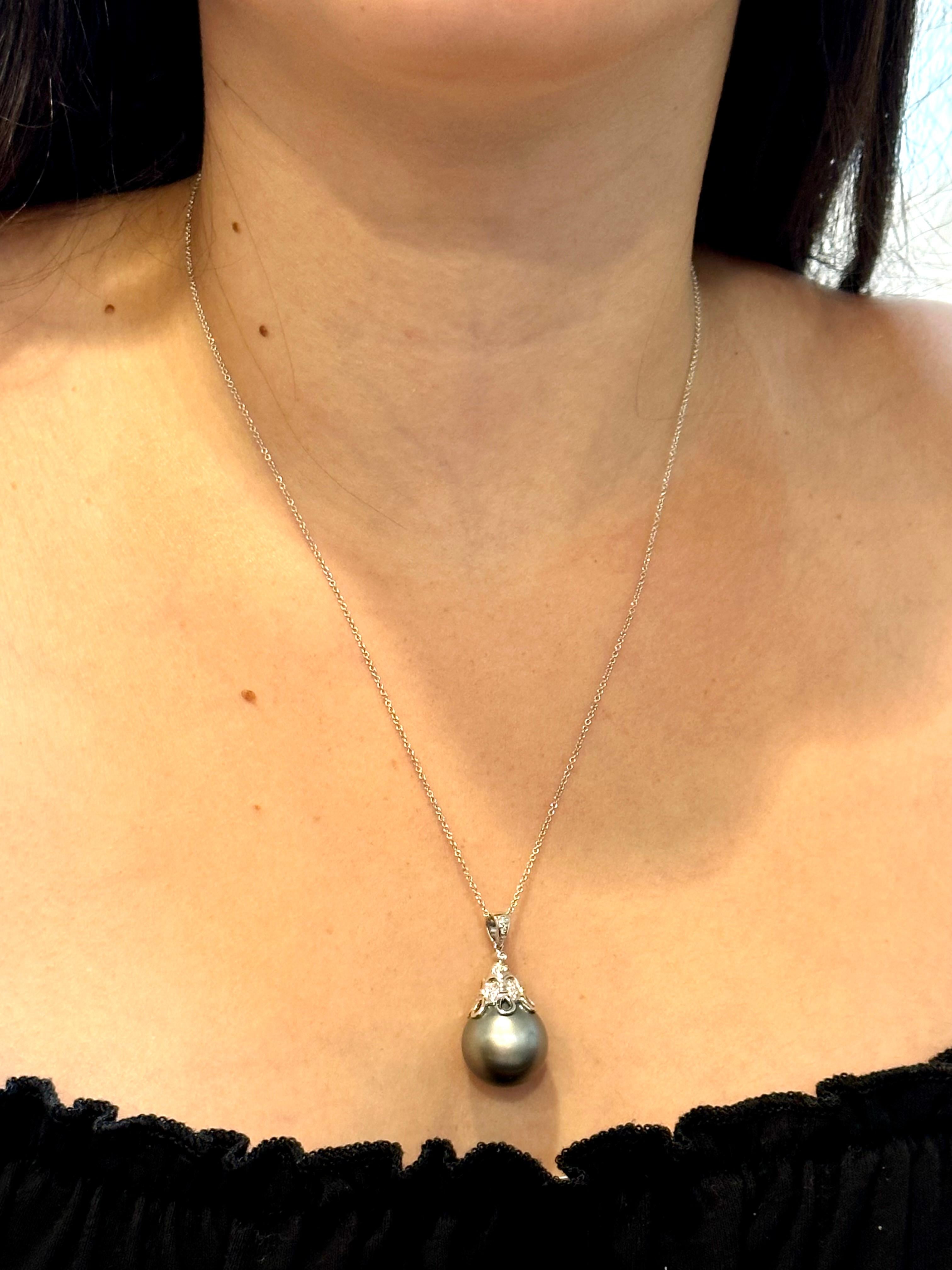 15.5 mm Black Round Tahitian Pearl & Diamond 18 Kt Gold  Pendant + Chain 14 KG For Sale 8