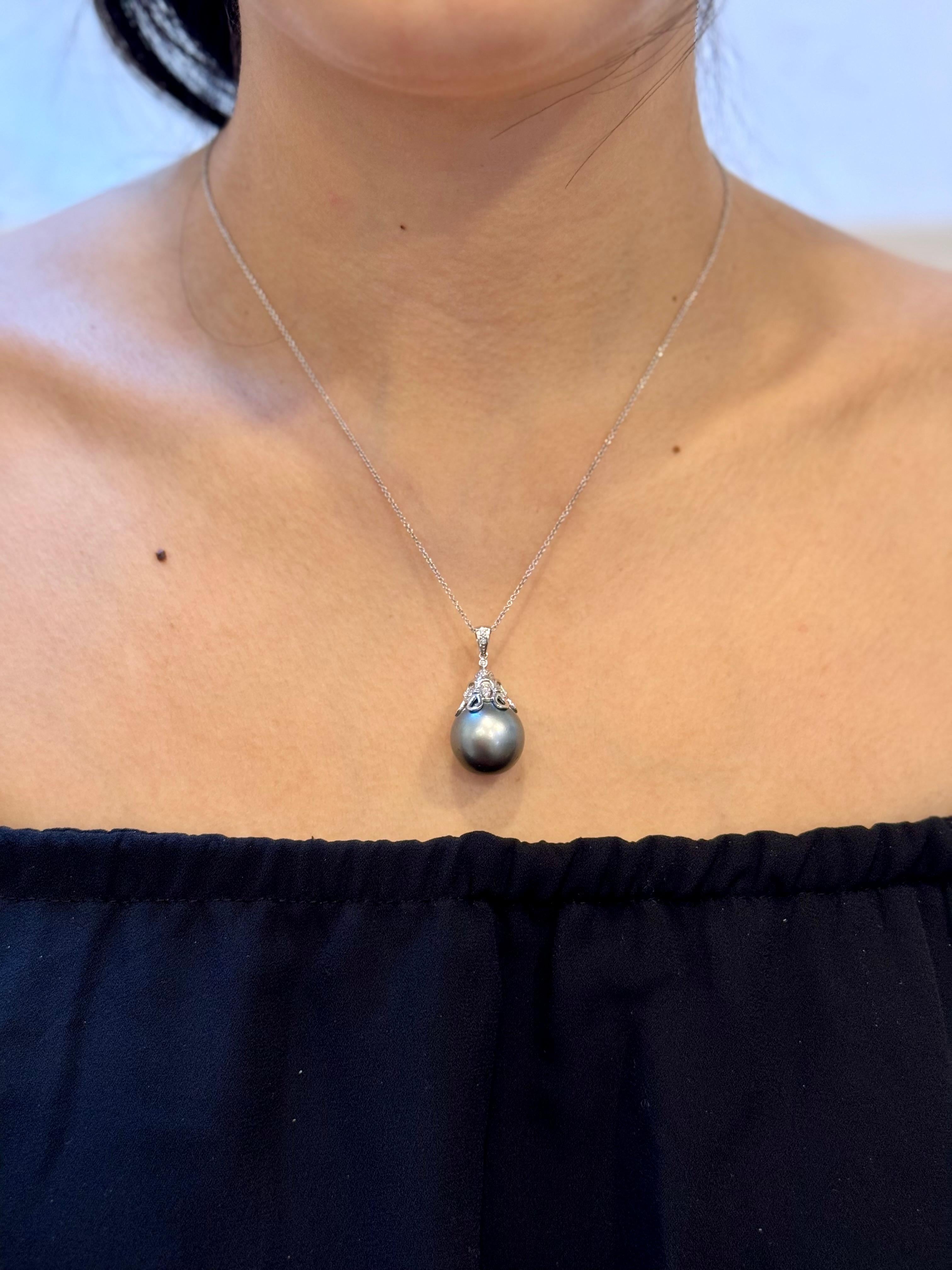 15.5 mm Black Round Tahitian Pearl & Diamond 18 Kt Gold  Pendant + Chain 14 KG For Sale 13