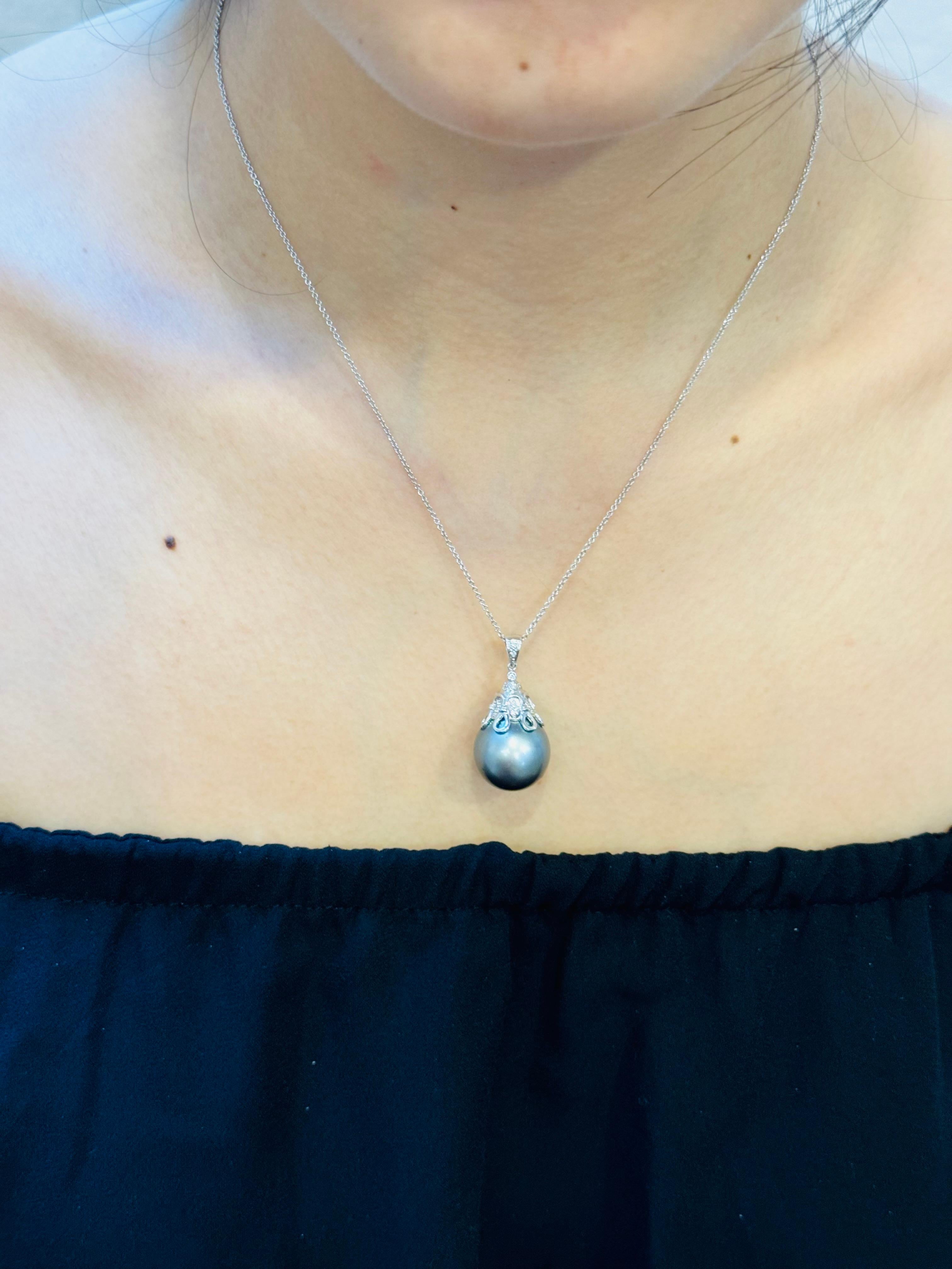 15.5 mm Black Round Tahitian Pearl & Diamond 18 Kt Gold  Pendant + Chain 14 KG For Sale 14