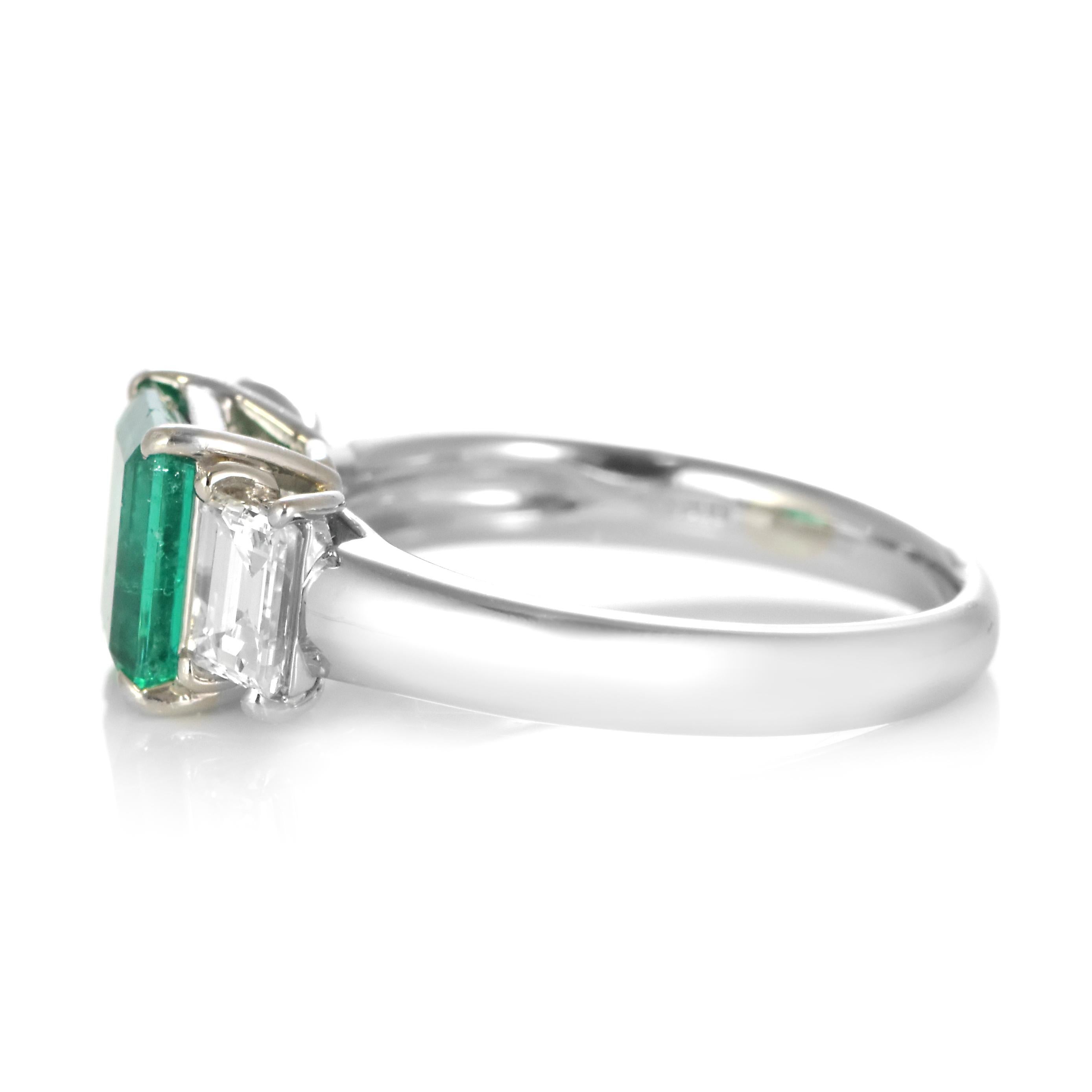 Anillo de Esmeralda Colombiana Natural y Diamante en Platino de 1,55 en venta 4