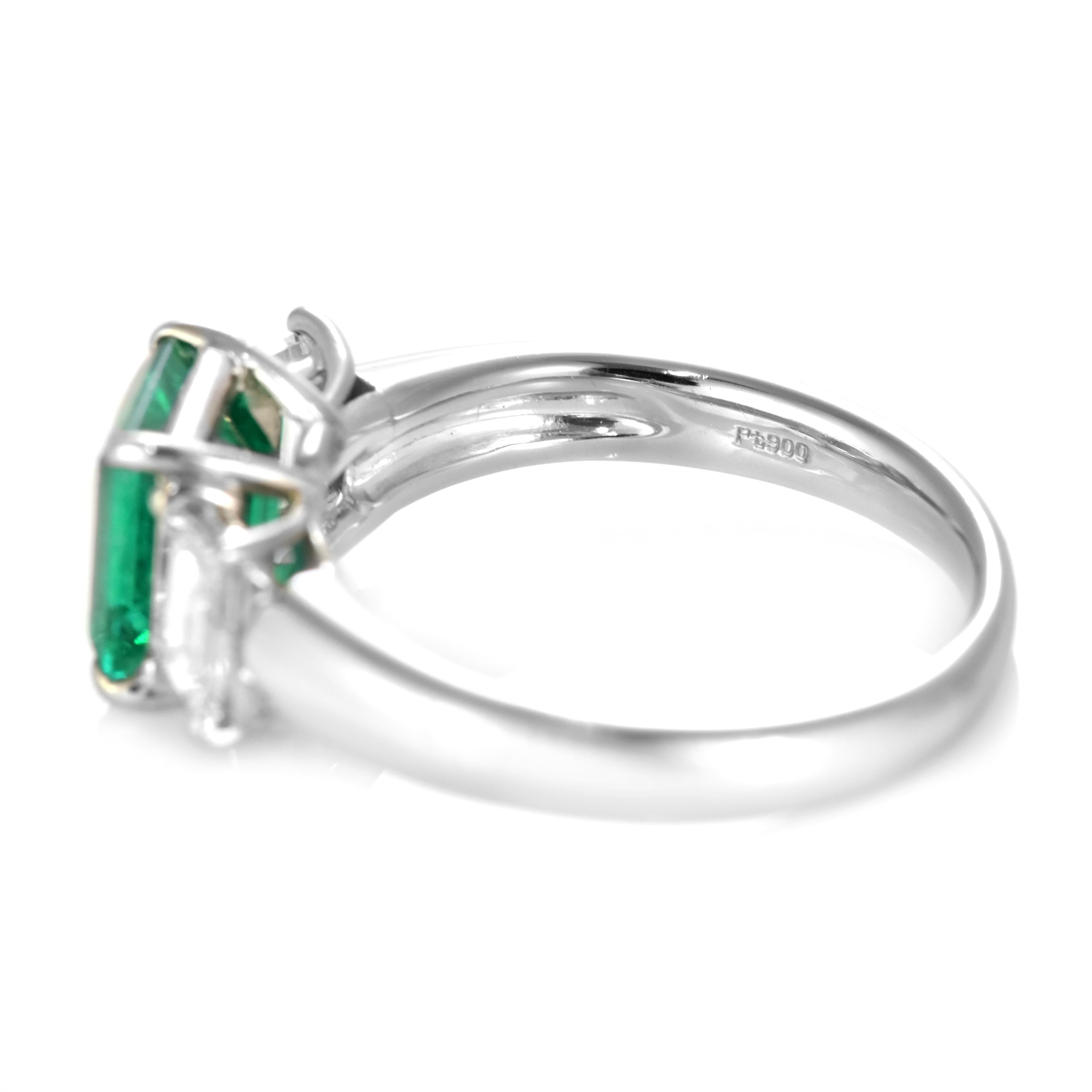 Anillo de Esmeralda Colombiana Natural y Diamante en Platino de 1,55 Moderno en venta