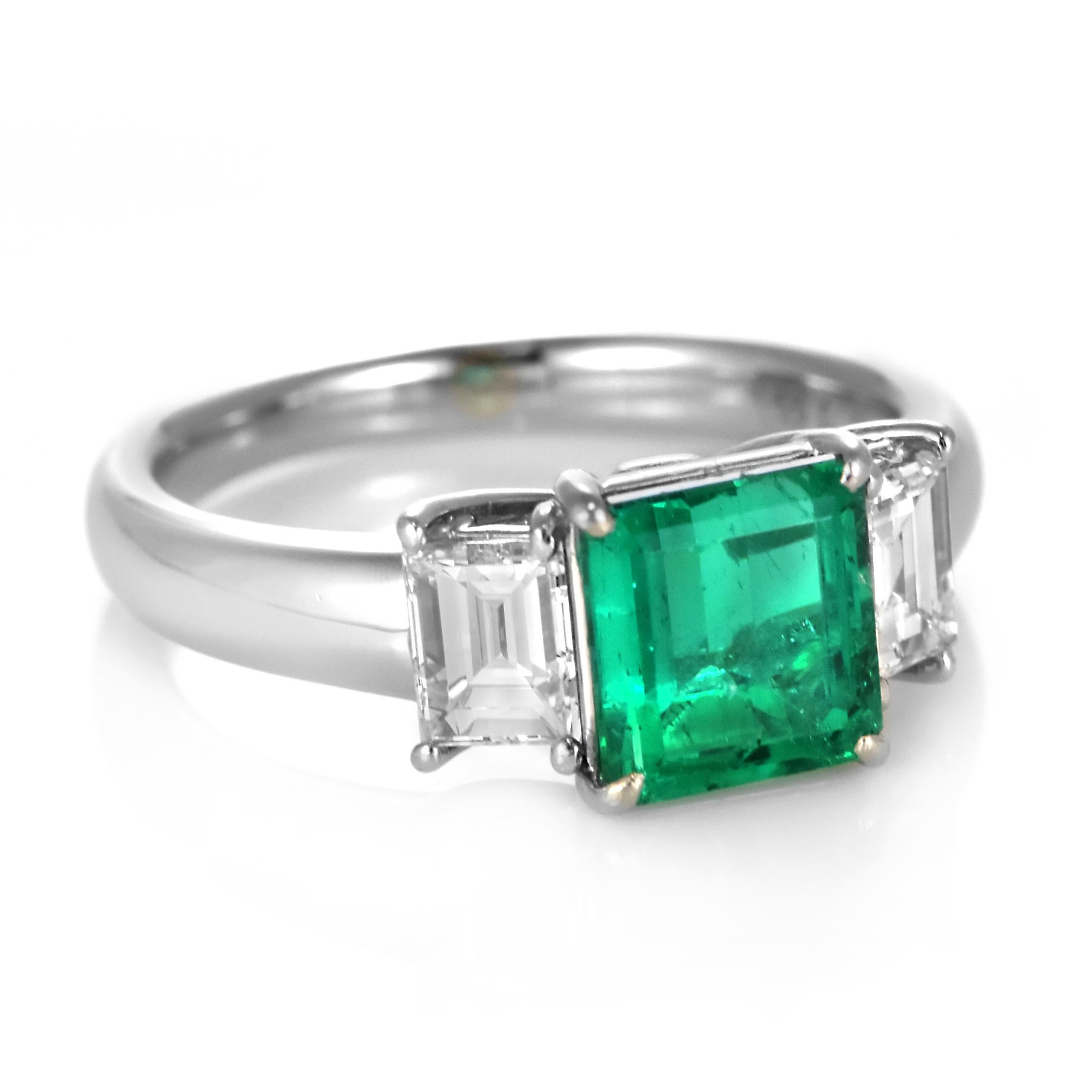 Anillo de Esmeralda Colombiana Natural y Diamante en Platino de 1,55 Corte esmeralda en venta