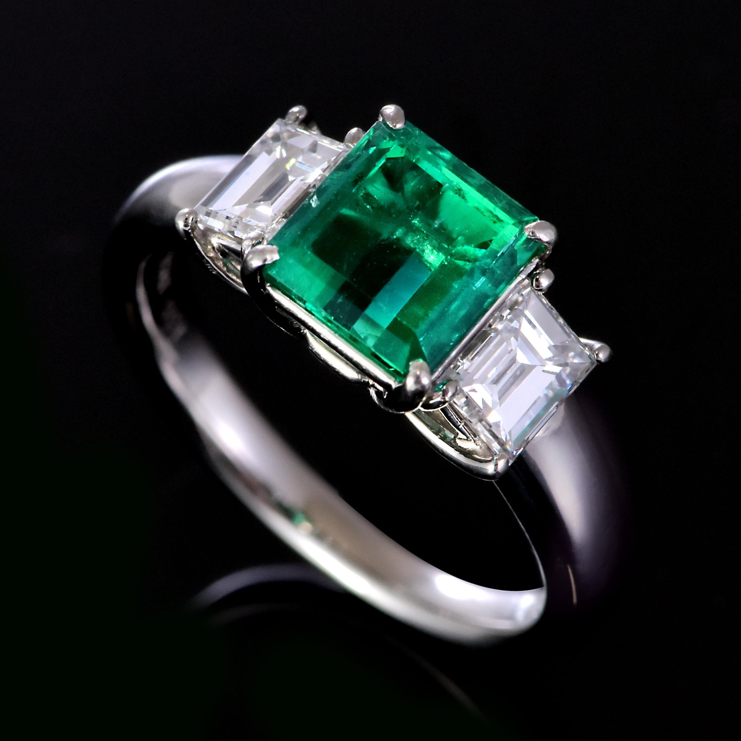 Anillo de Esmeralda Colombiana Natural y Diamante en Platino de 1,55 en Nuevo estado para la venta en Tokyo, JP