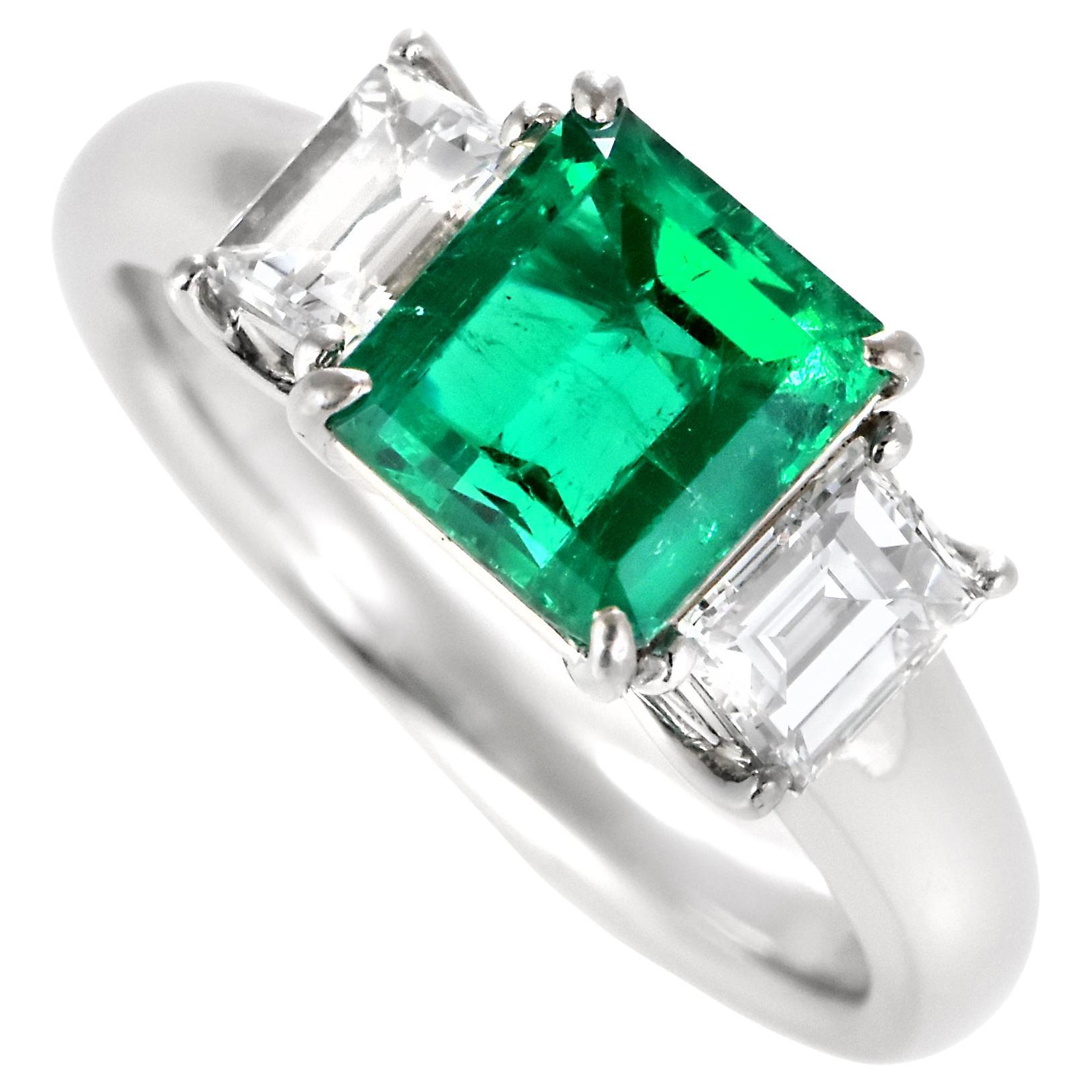 Bague en platine de 1,55 émeraude colombienne naturelle et diamant