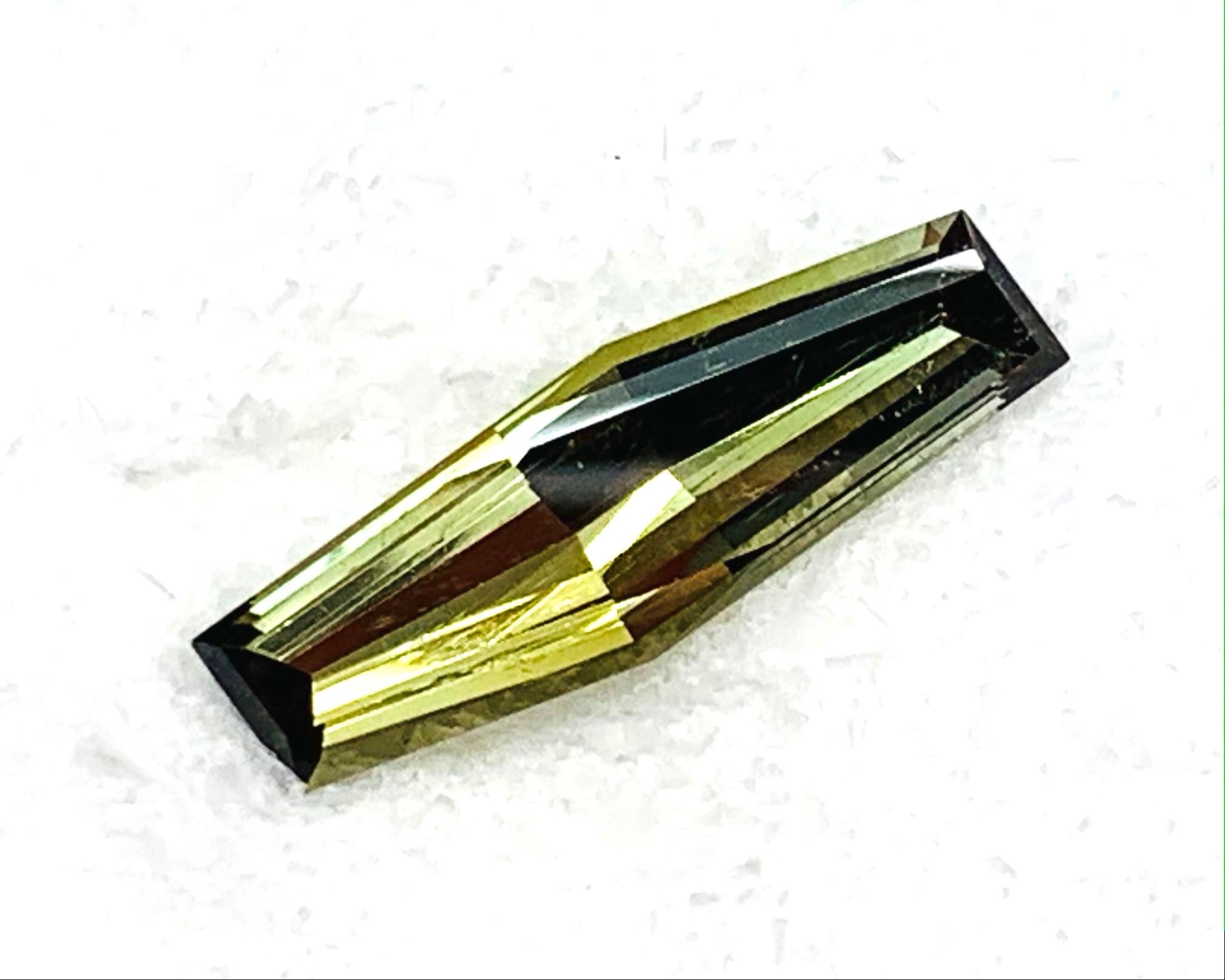 15.50 Carat Bi-Color Tourmaline Fancy Elongated Hexagon, Loose Gemstone For Sale 1