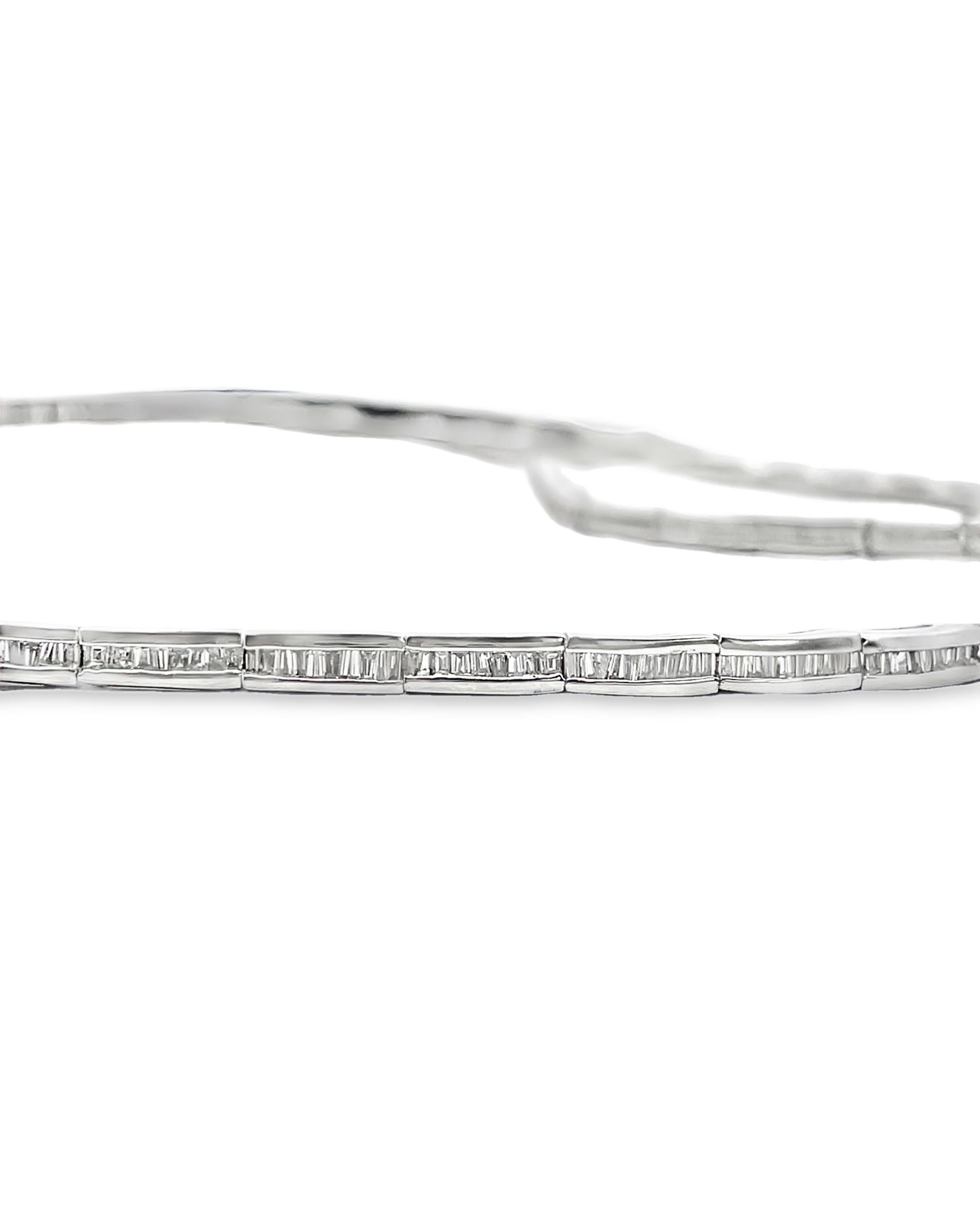 15.50 Carat Diamond Geometric Structured V-Shape Collar Necklace 18K White Gold For Sale 1
