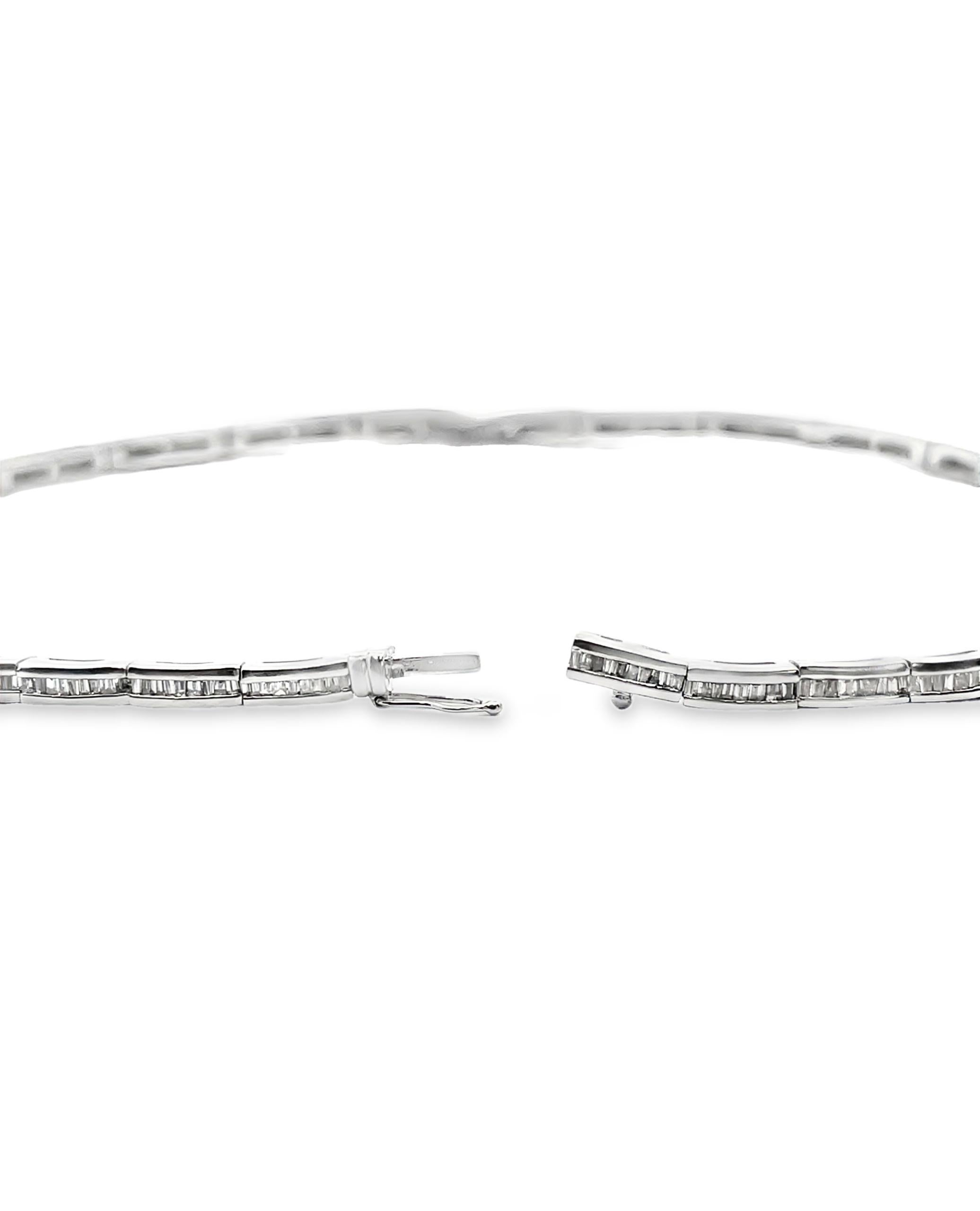 15.50 Carat Diamond Geometric Structured V-Shape Collar Necklace 18K White Gold For Sale 2