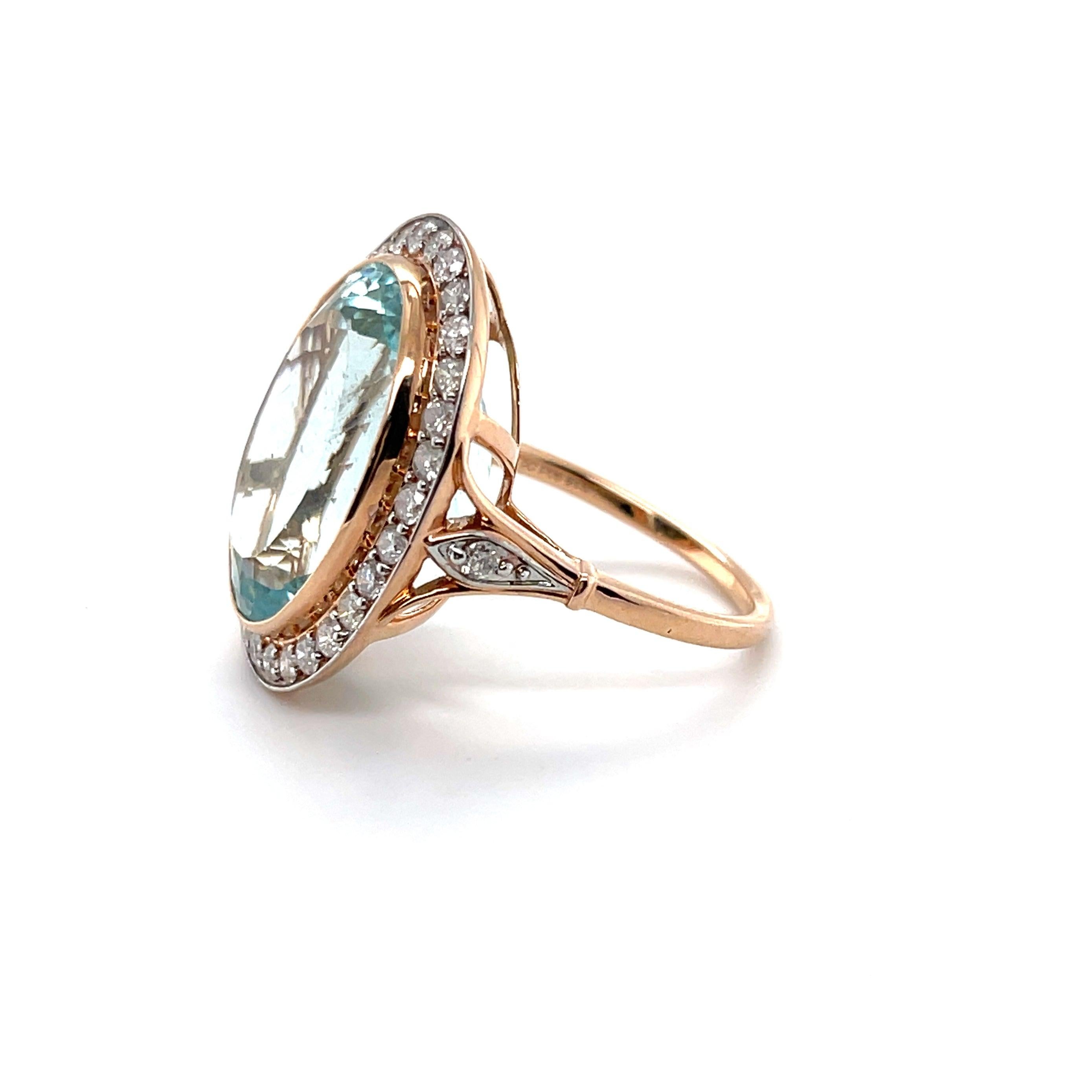 Contemporary 15.50ct Aquamarine and Diamond Ring in 14ct Rose Gold For Sale