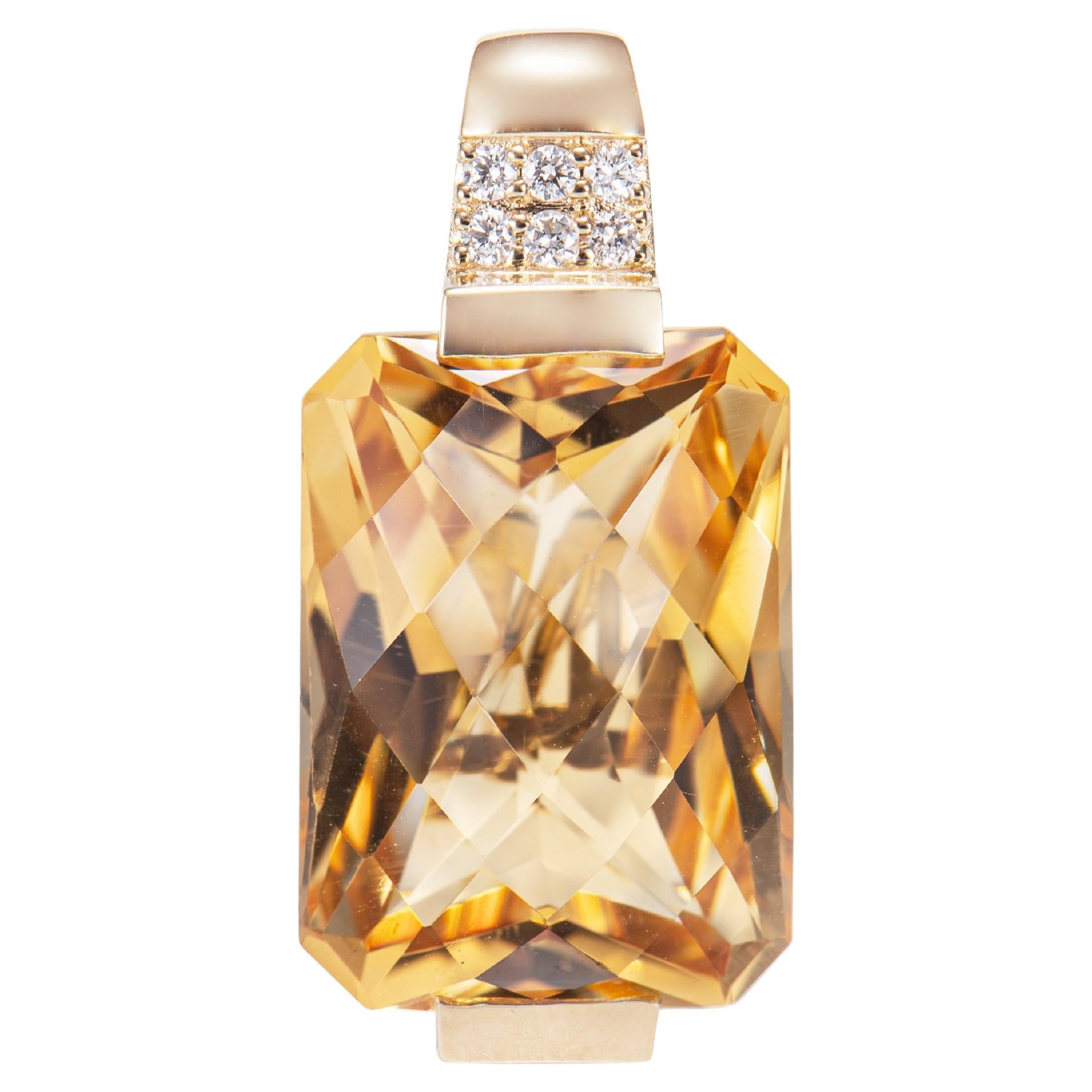 Pendentif en or jaune 18 carats et citrine de 15,51 carats avec diamant blanc.