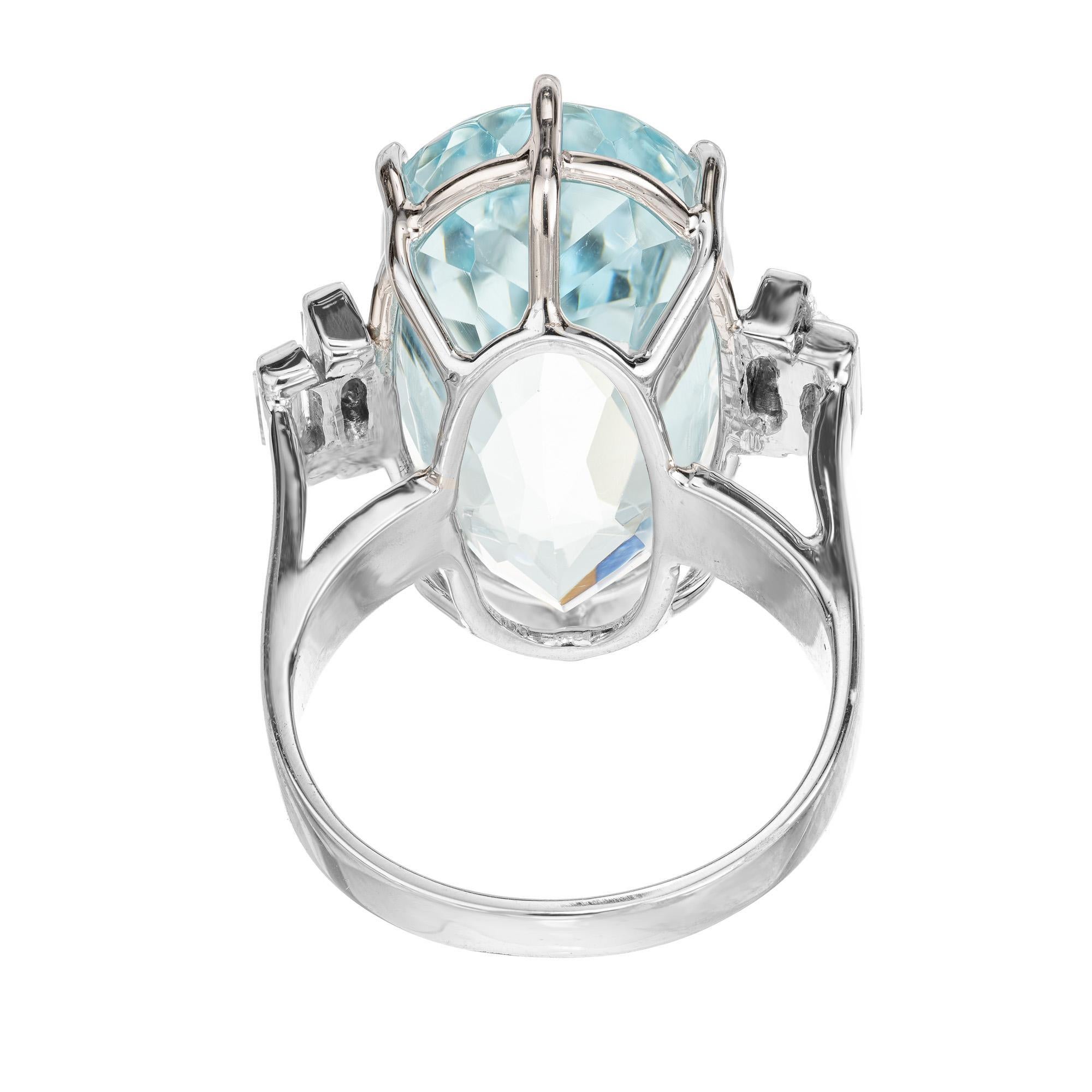 Women's 15.52 Carat Oval Aquamarine Diamond White Gold Cocktail Ring For Sale