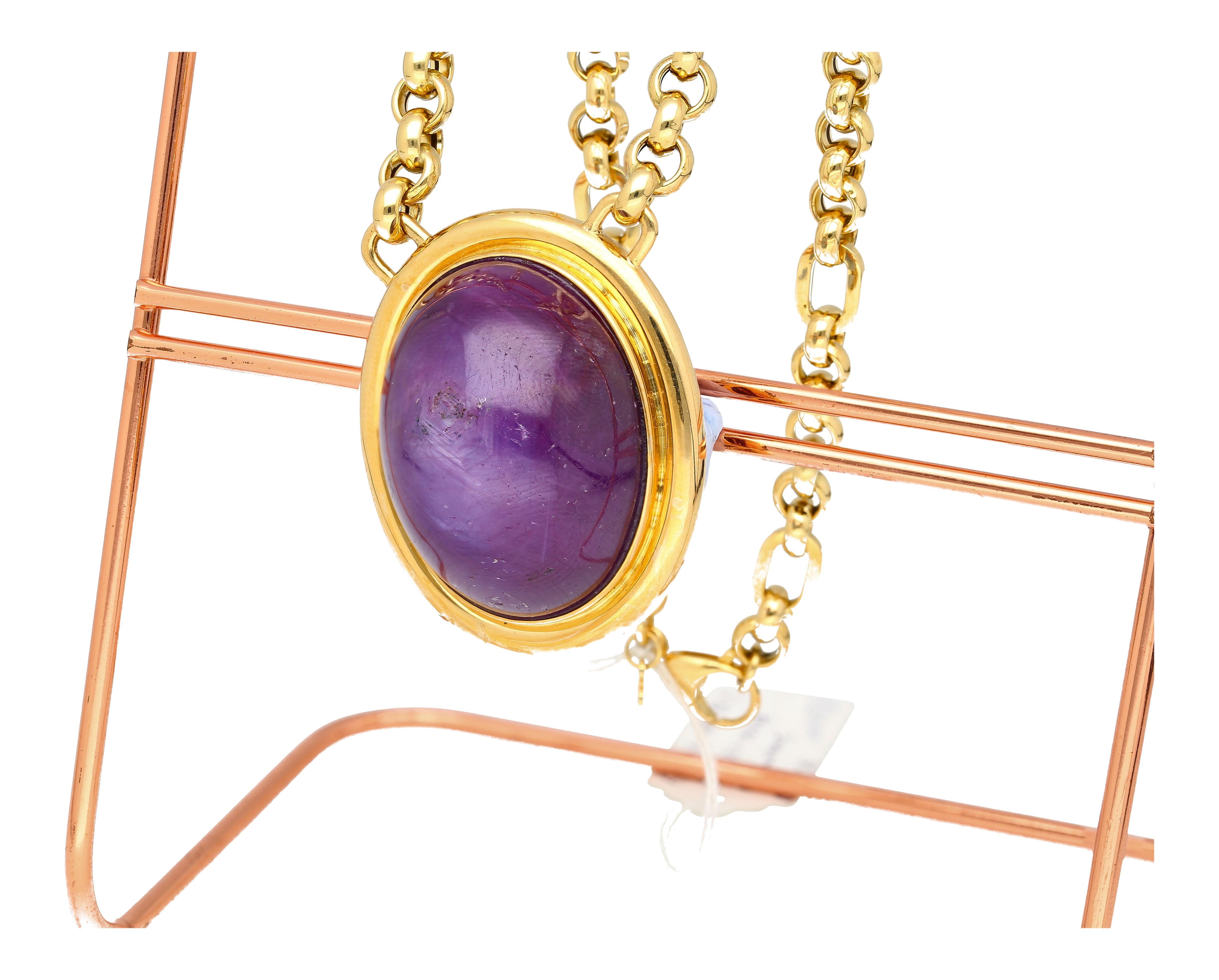 Art déco Collier pendentif en or 18 carats avec saphir étoilé violet non chauffé 155,48 carats en vente