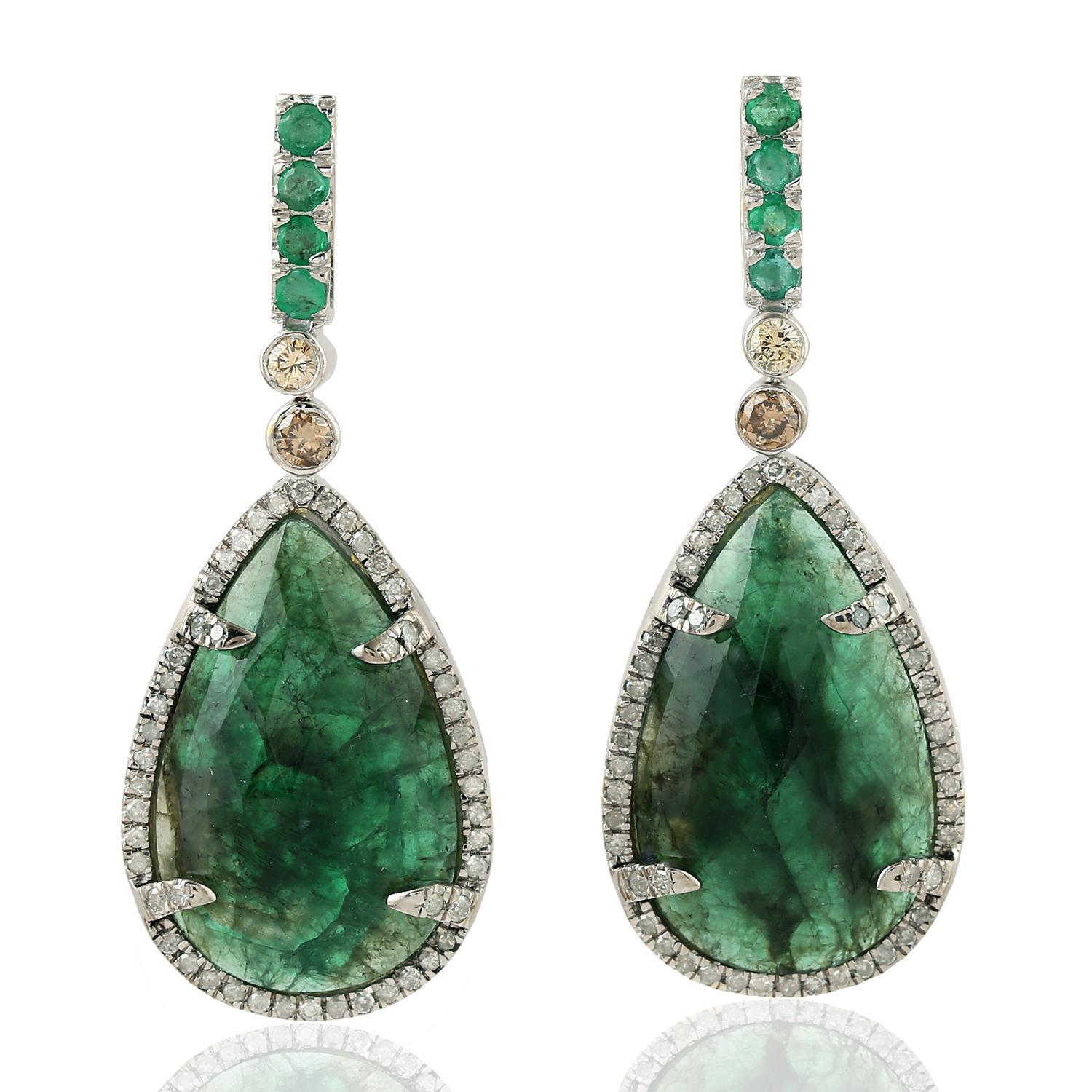 Modern 15.56 Carat Emerald Diamond 18 Karat Gold Earrings For Sale