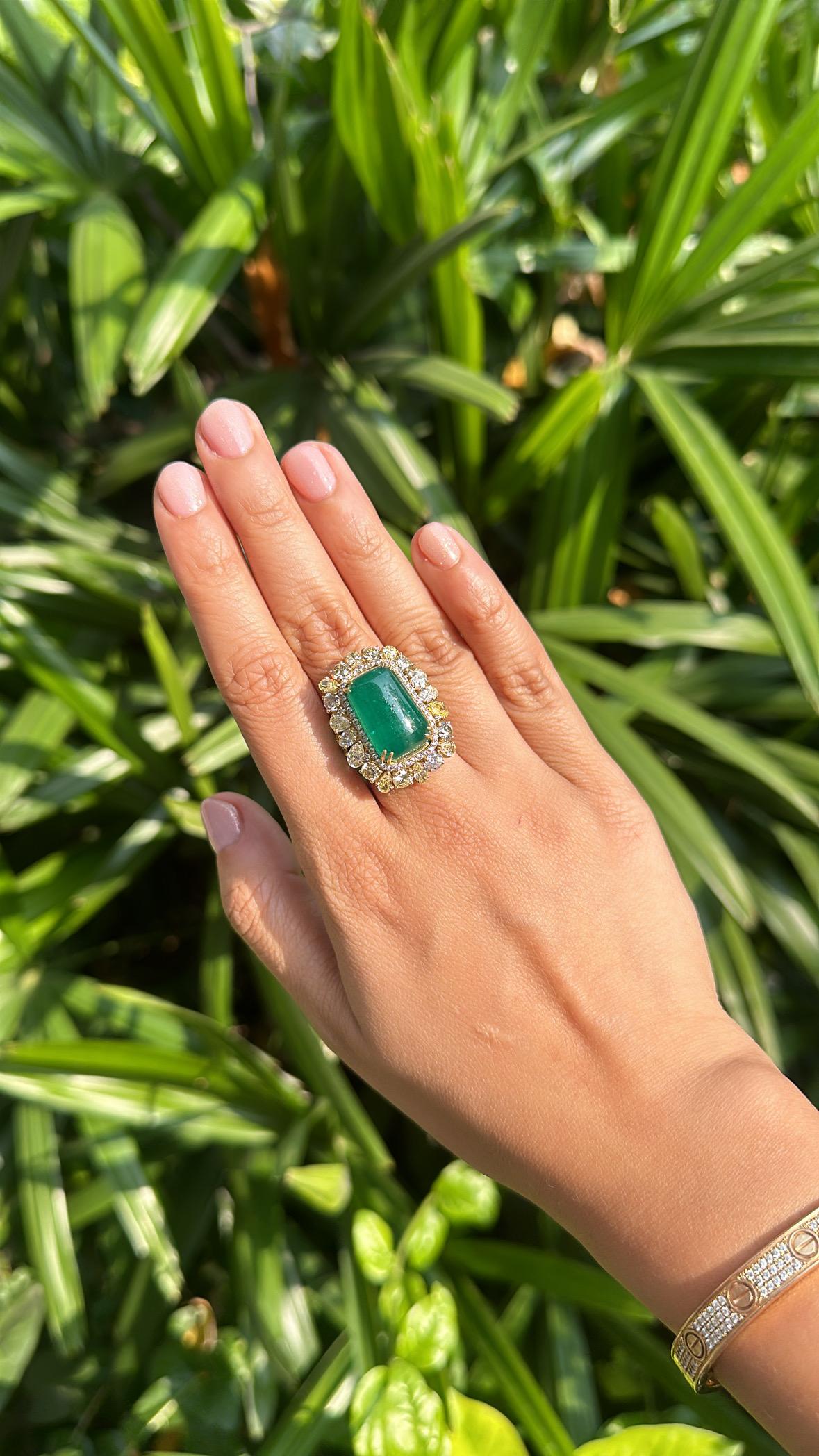 15.56 carats, natural Zambian Emerald Cabochon & Yellow Diamonds Cocktail Ring For Sale 6
